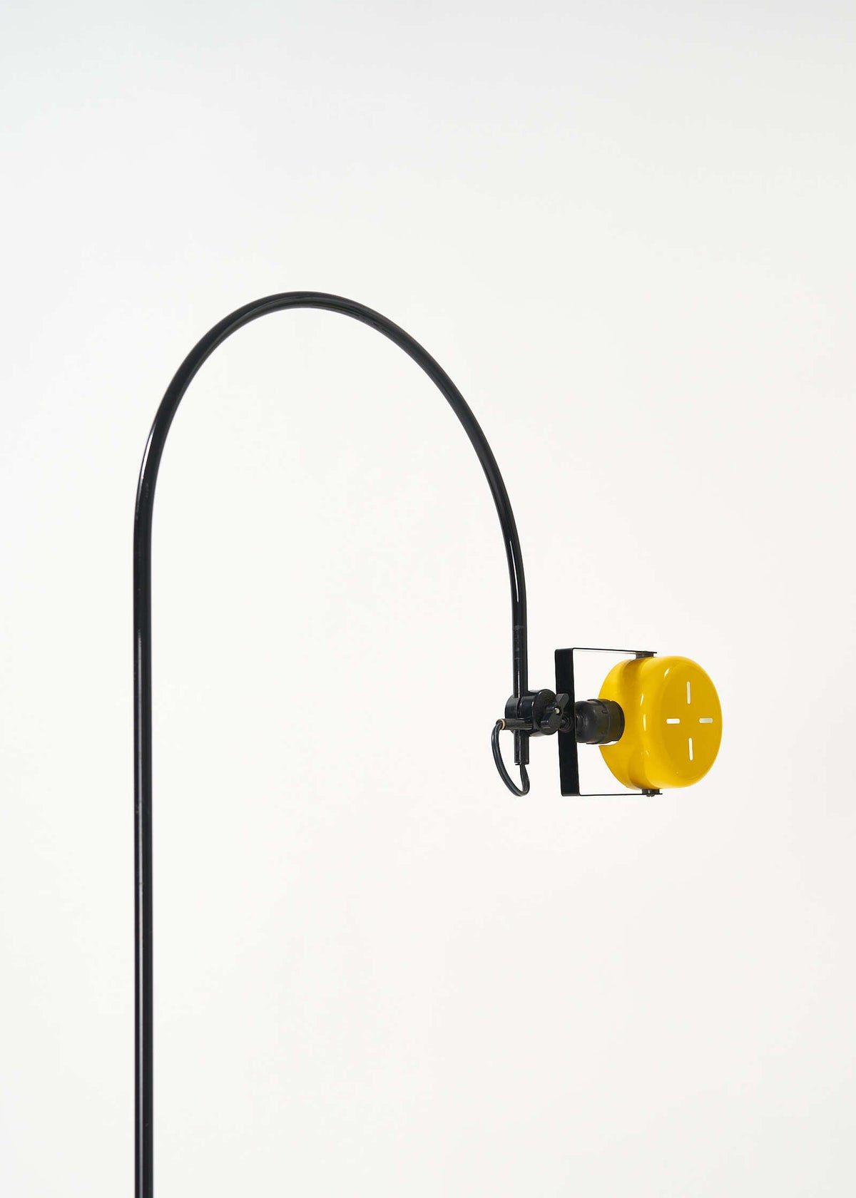 BAZZ-cliplamp-montreal-design-fullroom-0828