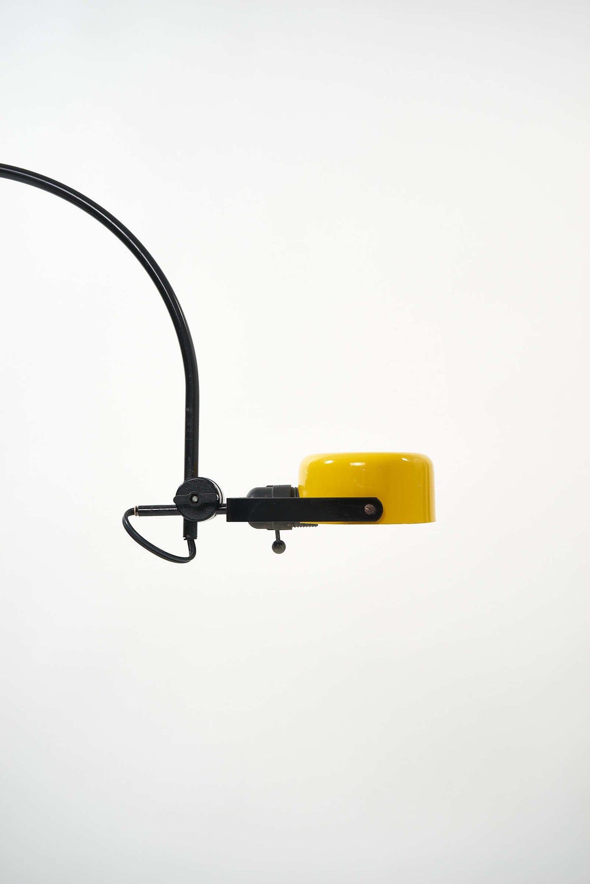 BAZZ-cliplamp-montreal-design-fullroom-0847