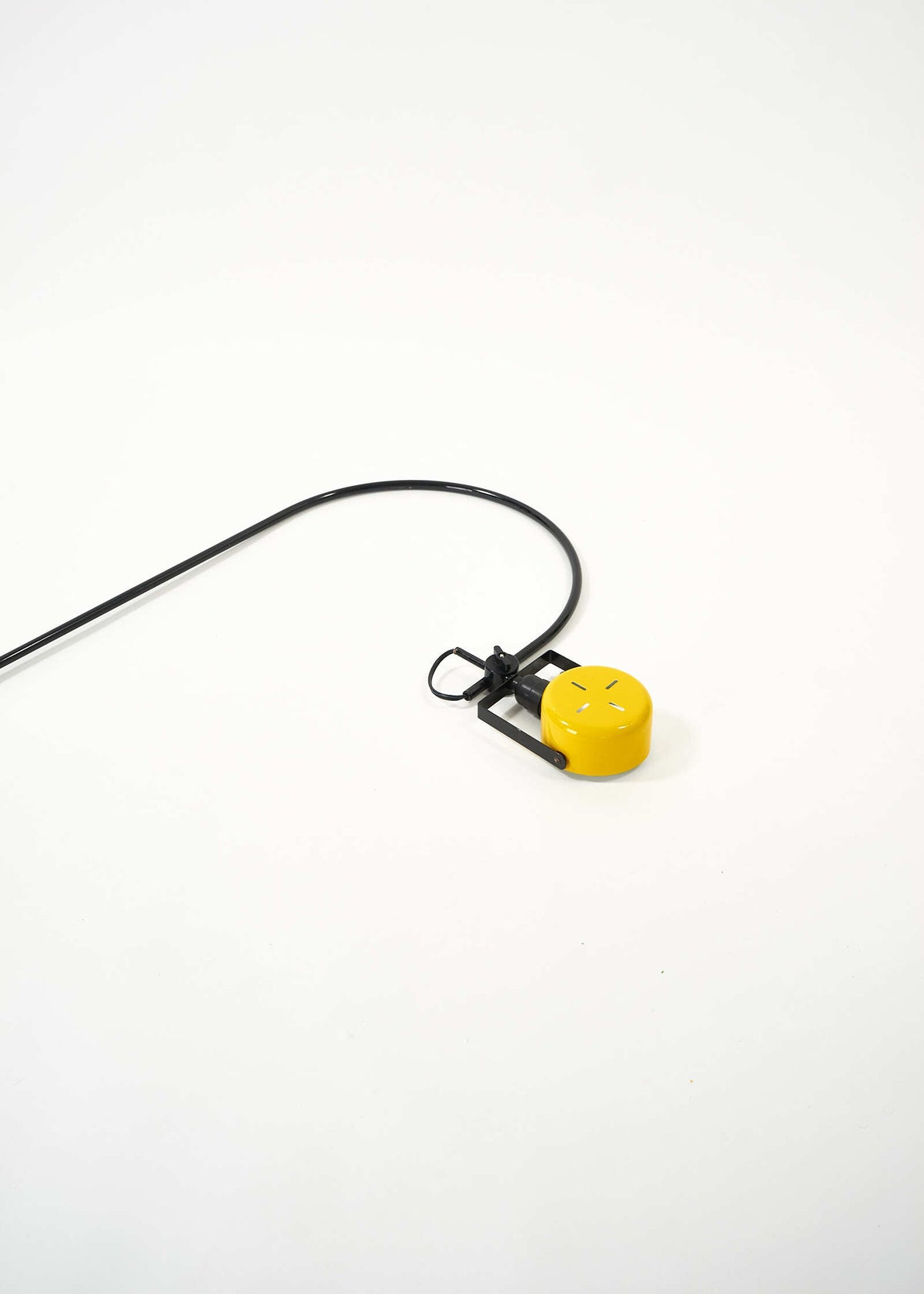 BAZZ-cliplamp-montreal-design-fullroom-0857