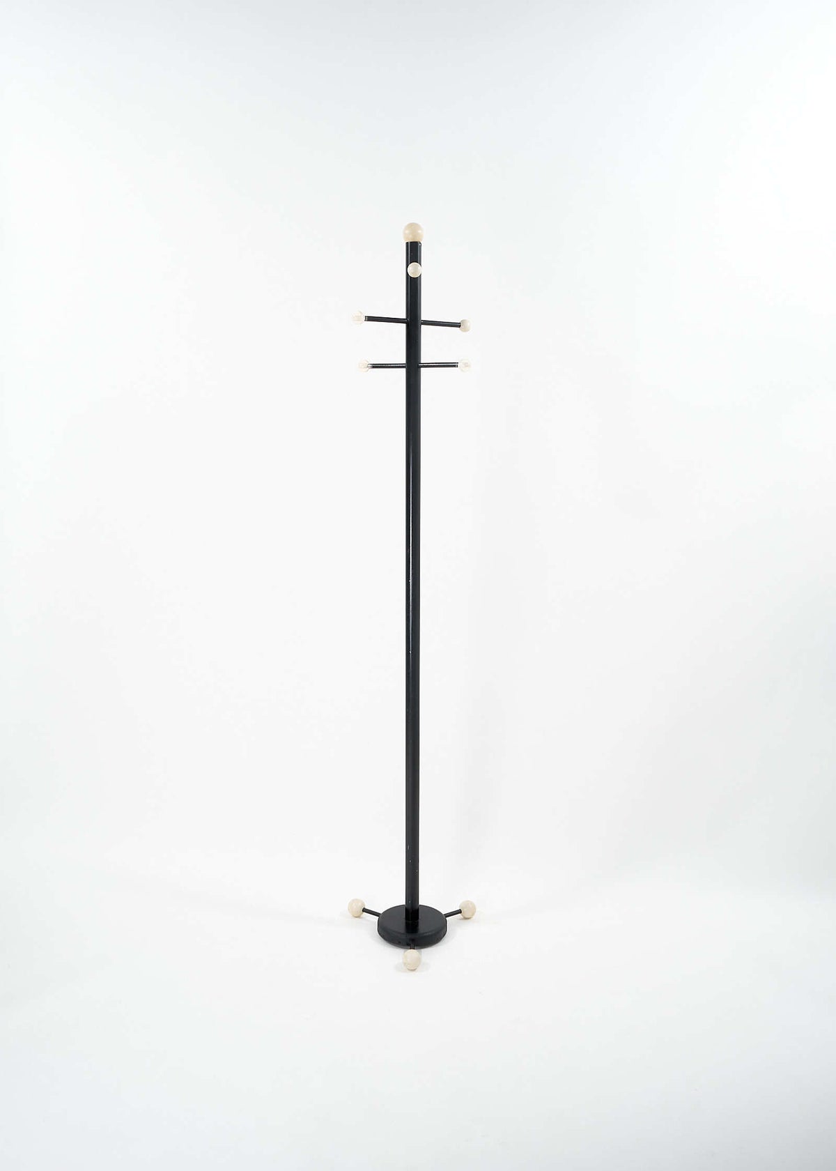 Artisanal-Coatstand-Atomic-Age-FullRoom1096