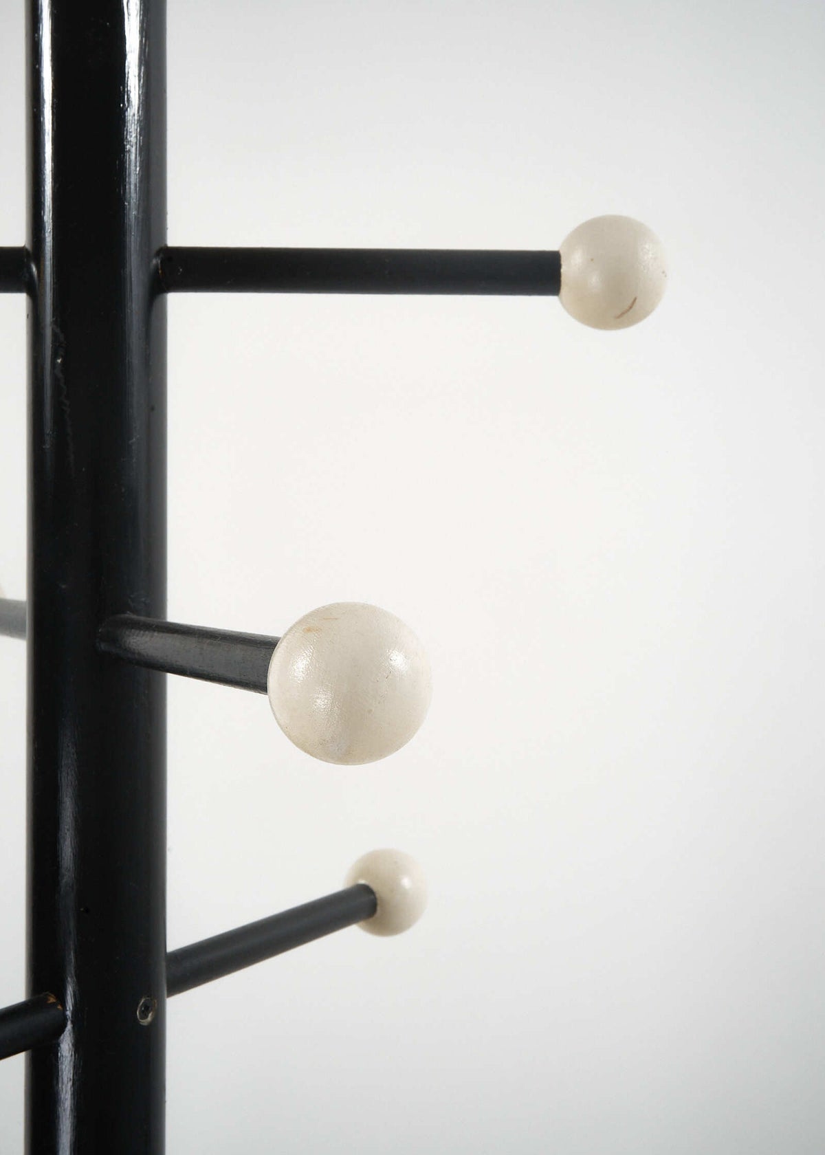 Artisanal-Coatstand-Atomic-Age-FullRoom1105