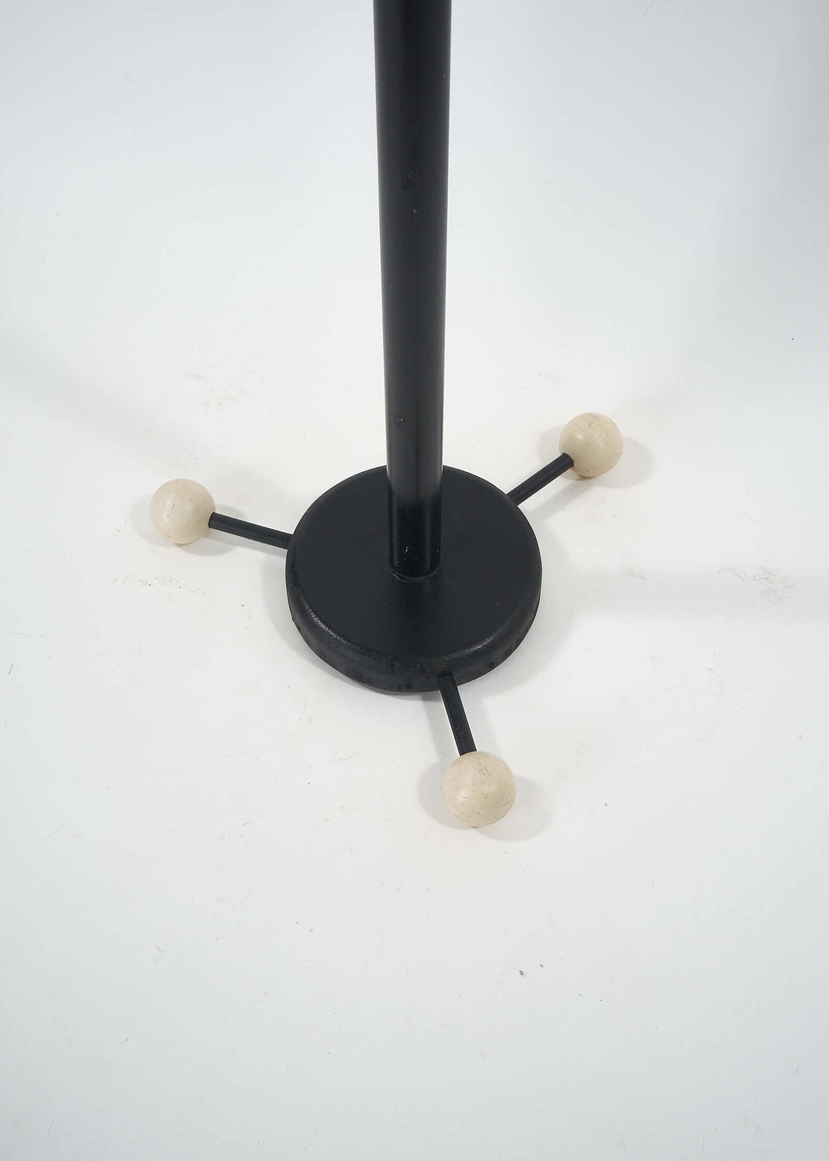 Artisanal-Coatstand-Atomic-Age-FullRoom1110