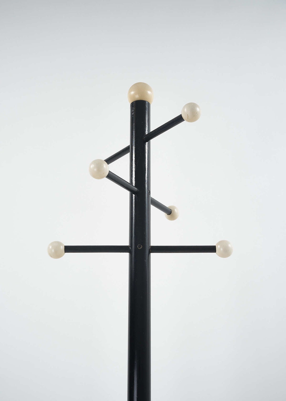 Artisanal-Coatstand-Atomic-Age-FullRoom1113