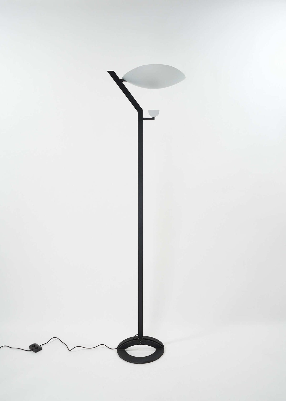 Zen-lamp-Ernesto-Gismondi-Artemide- FullRoom1062
