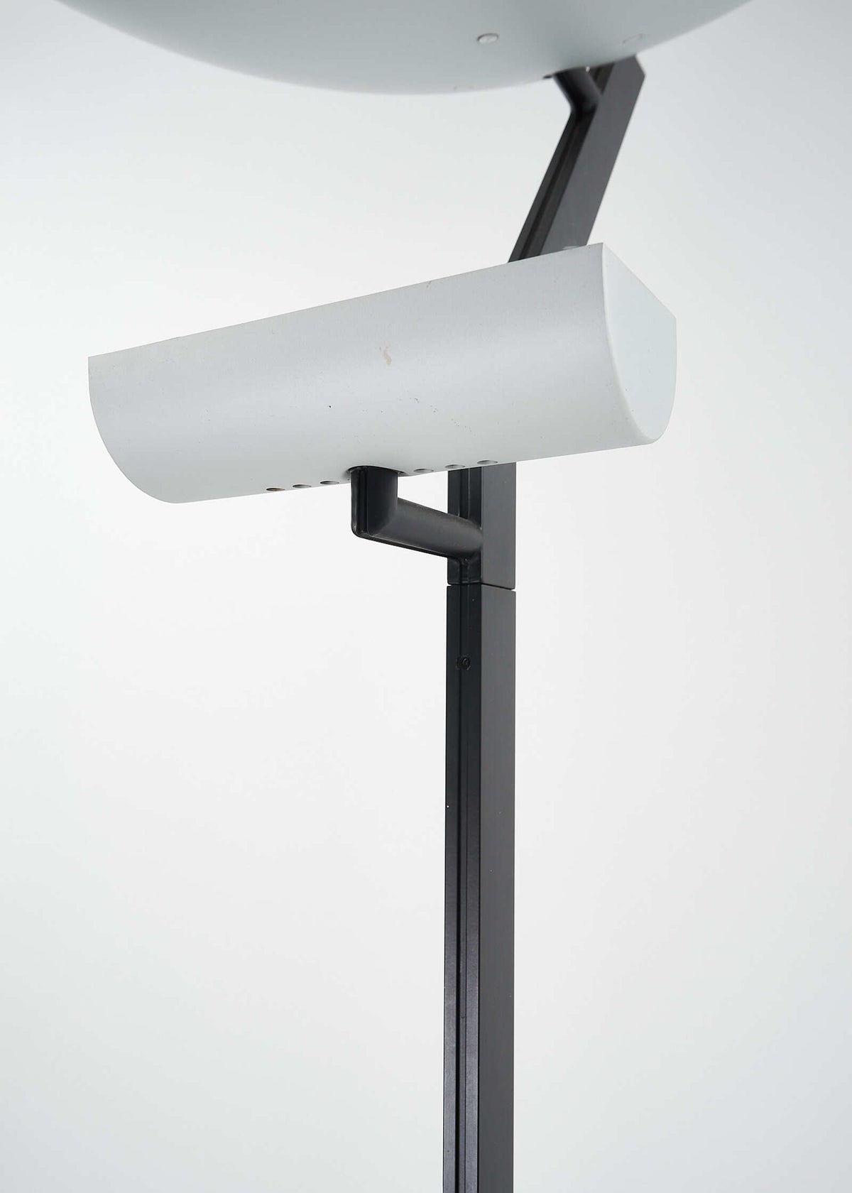 Zen-lamp-Ernesto-Gismondi-Artemide- FullRoom1075