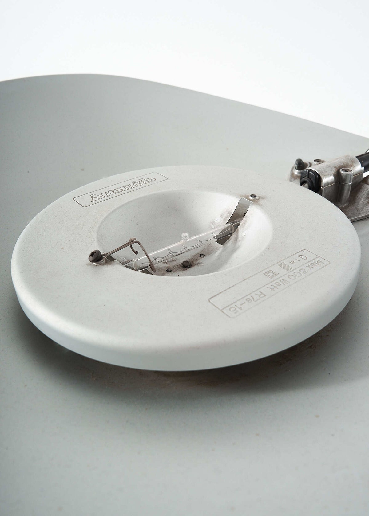 Zen-lamp-Ernesto-Gismondi-Artemide- FullRoom1081