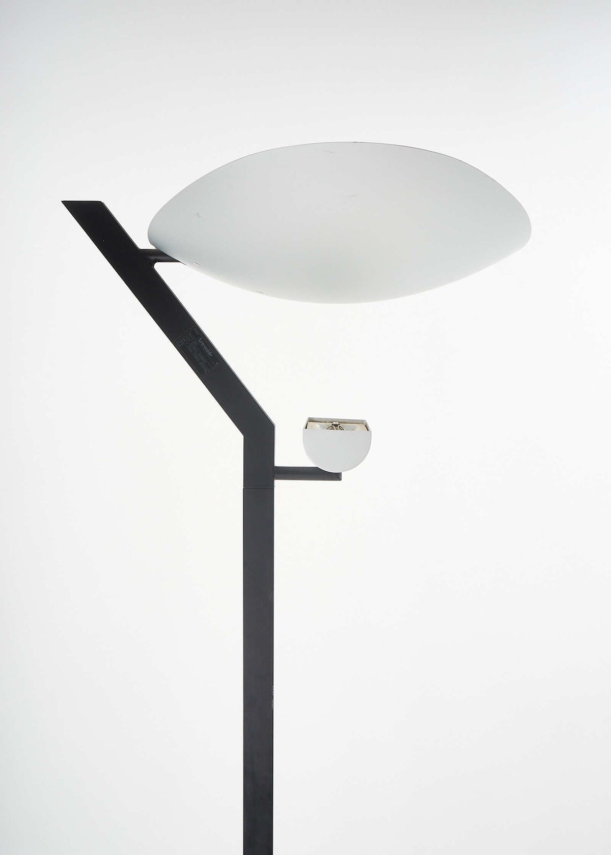 Zen-lamp-Ernesto-Gismondi-Artemide- FullRoom1092