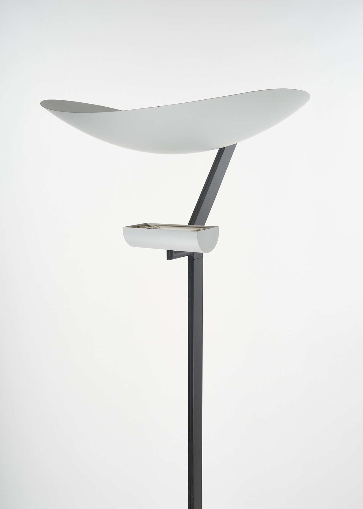 Zen-lamp-Ernesto-Gismondi-Artemide- FullRoom1095