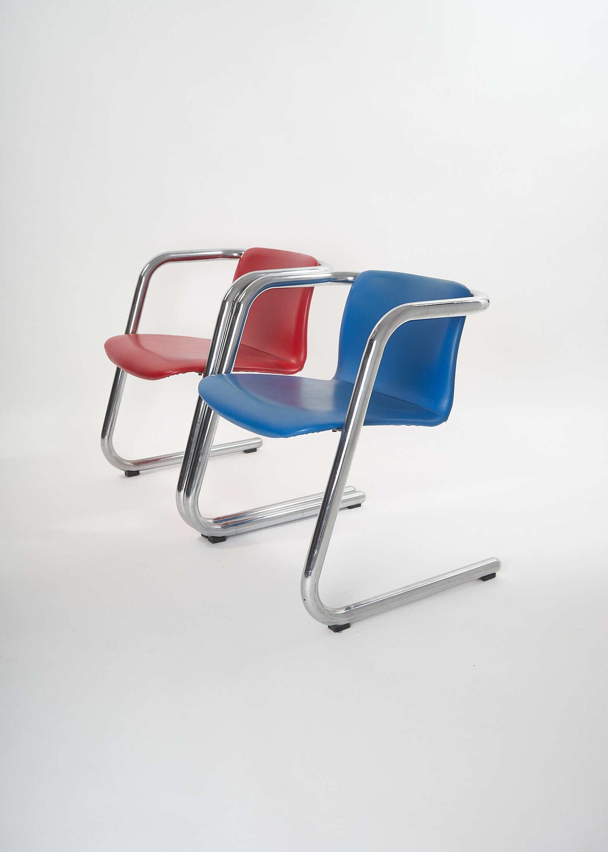 100:300-chairs-PhilipSalmon-HughHamilton-Kinetics-FullRoom-1941