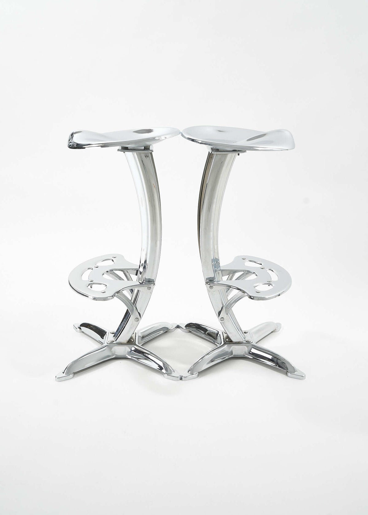 Lotus-Stool-Yasu-Sasamoto-Dulton-FullRoom1325