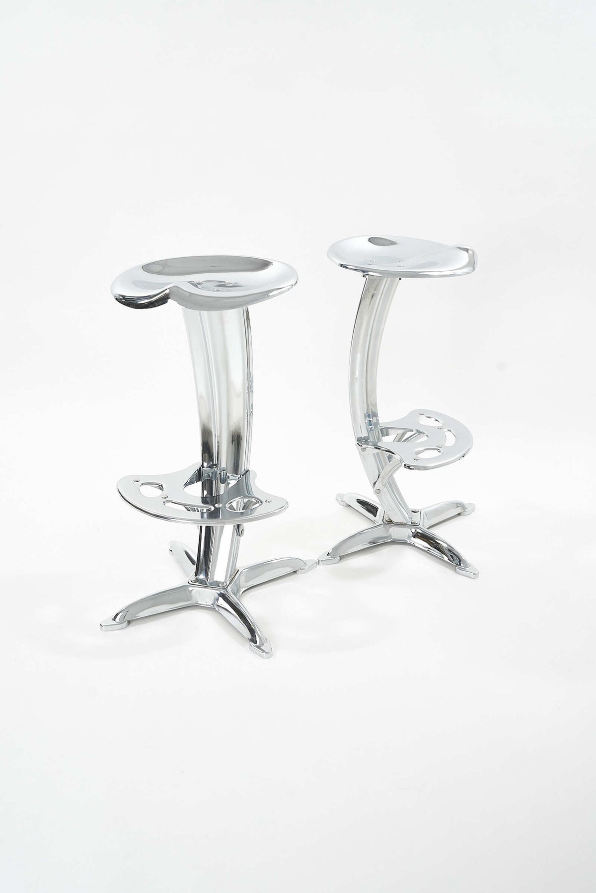 Lotus-Stool-Yasu-Sasamoto-Dulton-FullRoom1338
