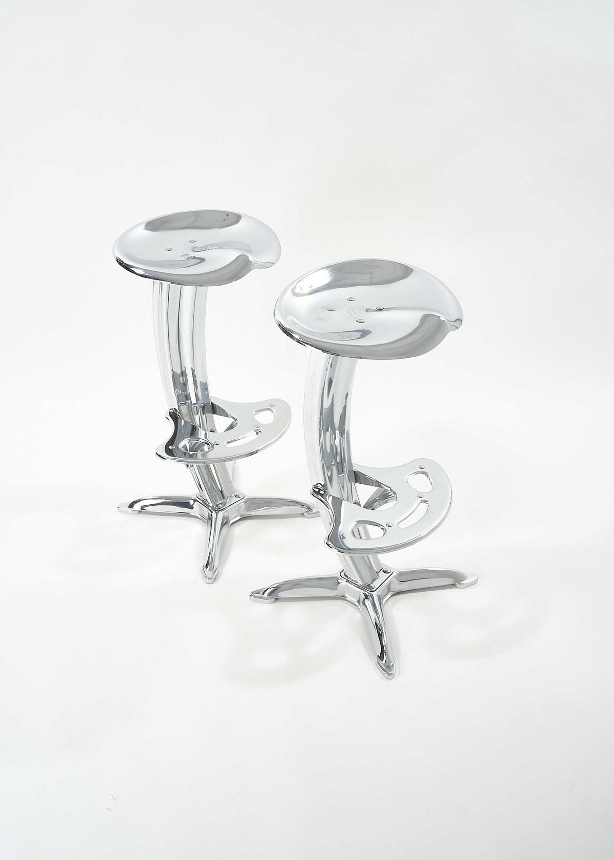 Lotus-Stool-Yasu-Sasamoto-Dulton-FullRoom1602