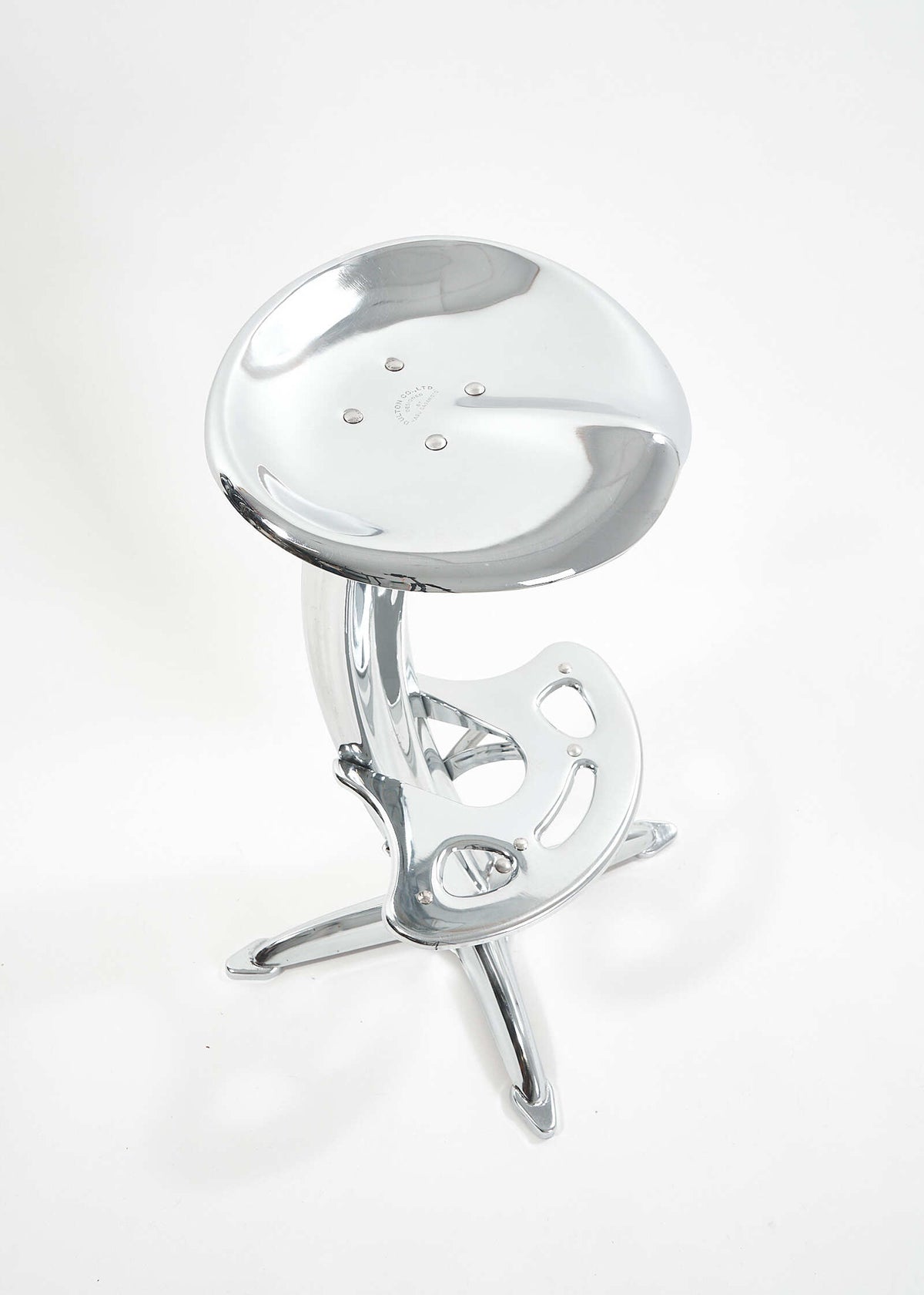 Lotus-Stool-Yasu-Sasamoto-Dulton-FullRoom1874