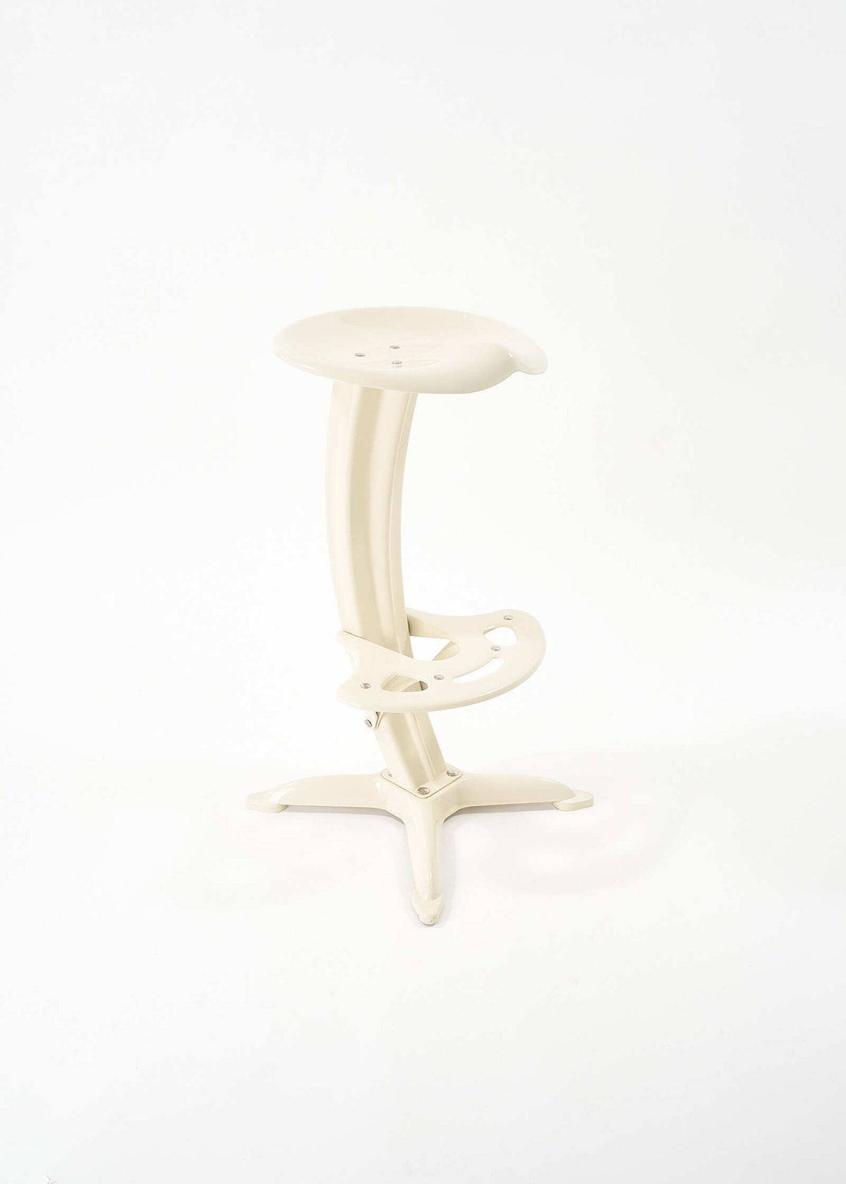 Lotus-Stool-Yasu-Sasamoto-Dulton-FullRoom2166