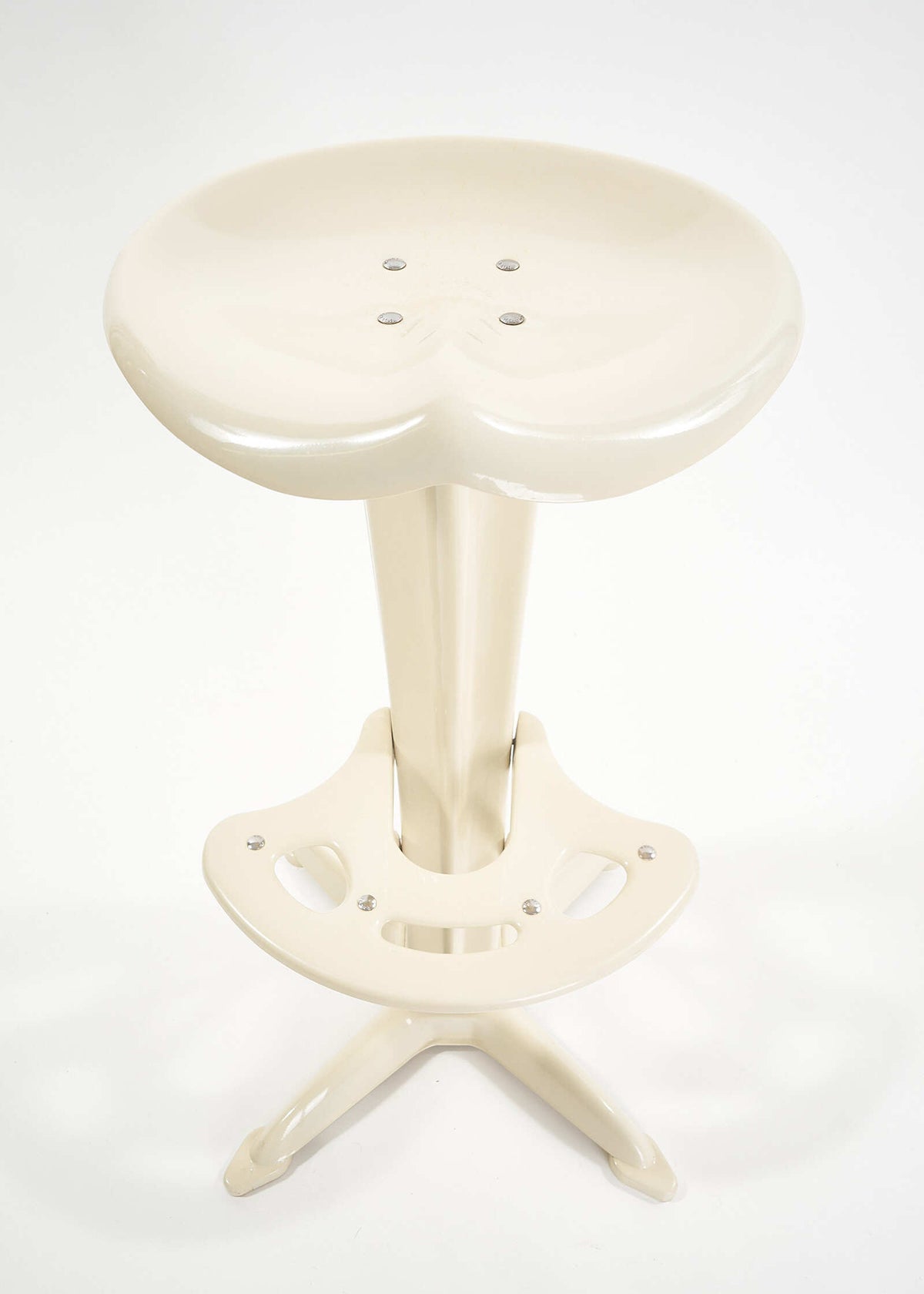 Lotus-Stool-Yasu-Sasamoto-Dulton-FullRoom2177