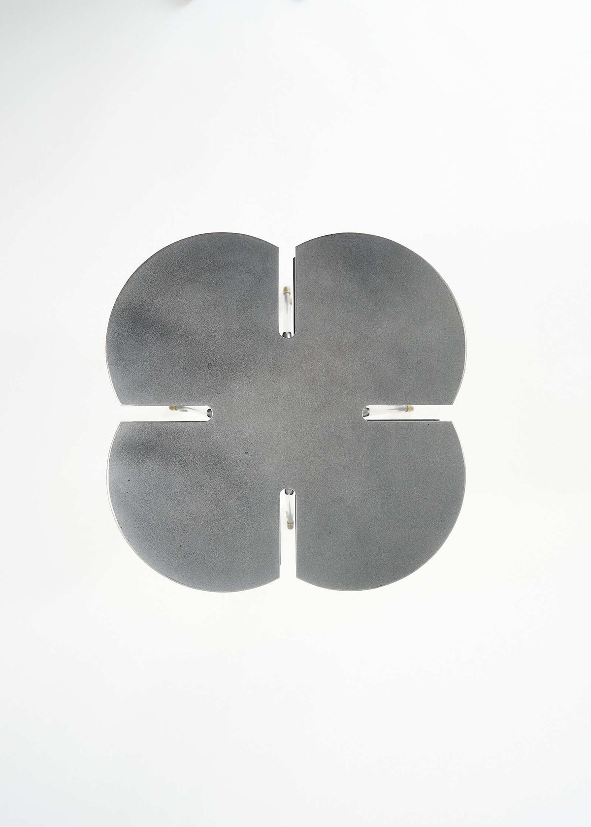 Clover-Leaf-Table-Vello-Hubel-FullRoom0316