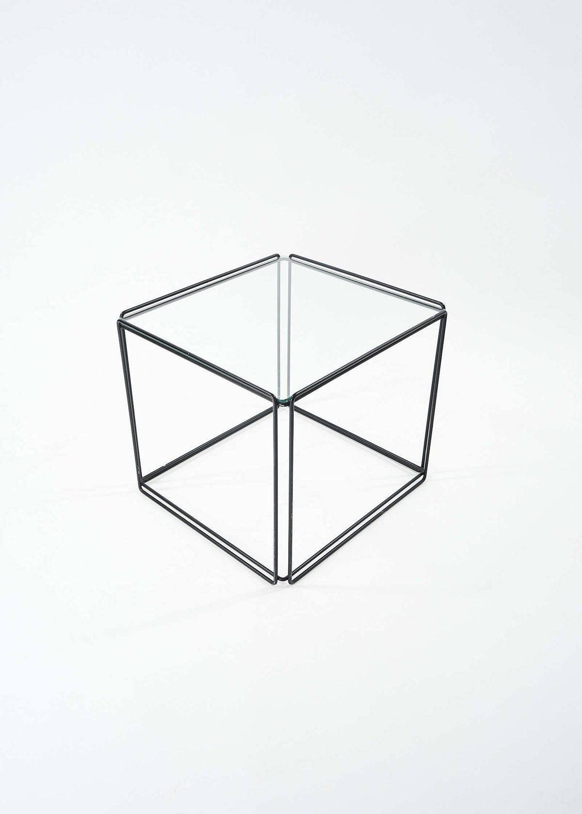 Isocele-Table-Max-Sauze-Atrow-FullRoom2470