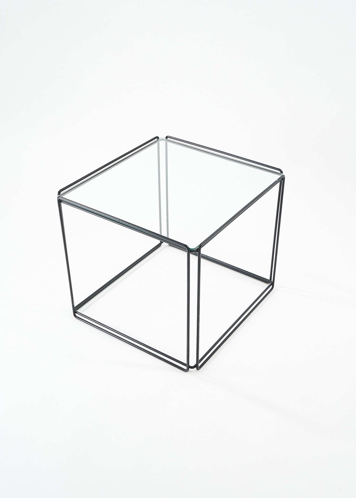 Isocele-Table-Max-Sauze-Atrow-FullRoom2481