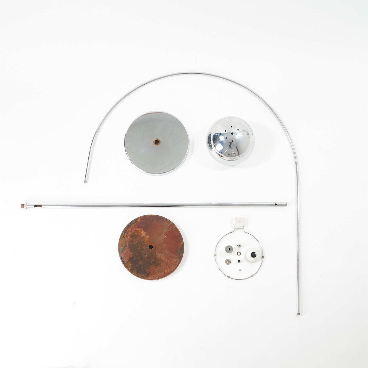 GEPO-Amsterdam-leucthen-ArcLamp-FullRoom3002 1