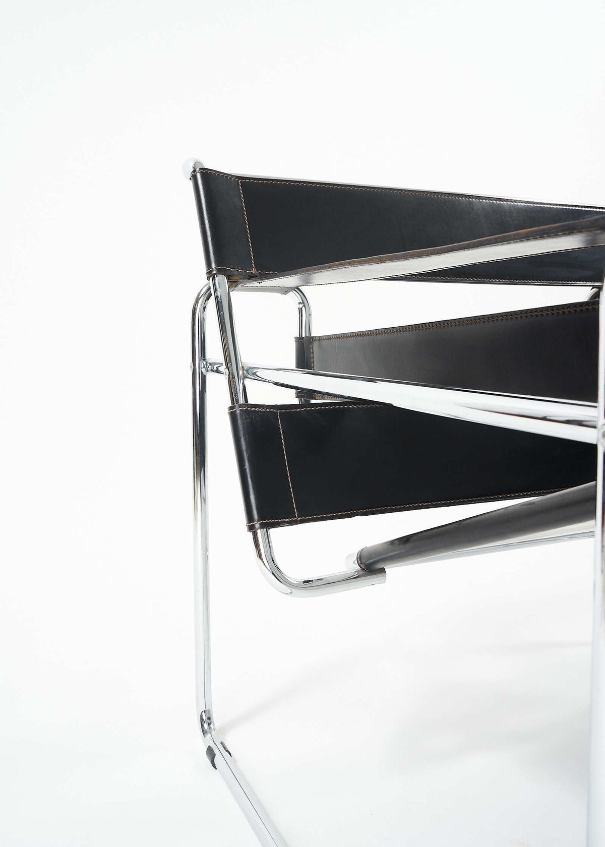 Wassily-Stendig-Cassina-Knoll-Marcel-Breuer-FullRoom0857
