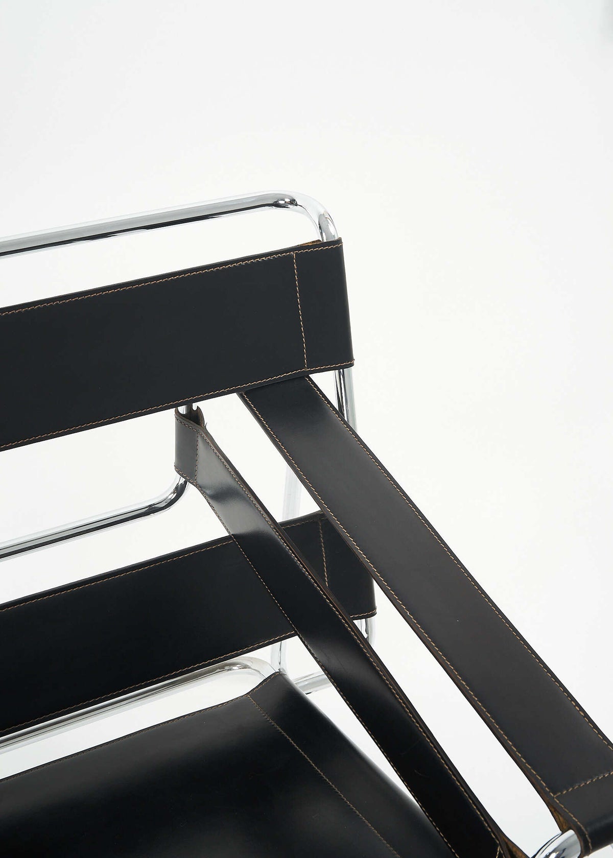 Wassily-Stendig-Cassina-Knoll-Marcel-Breuer-FullRoom0877
