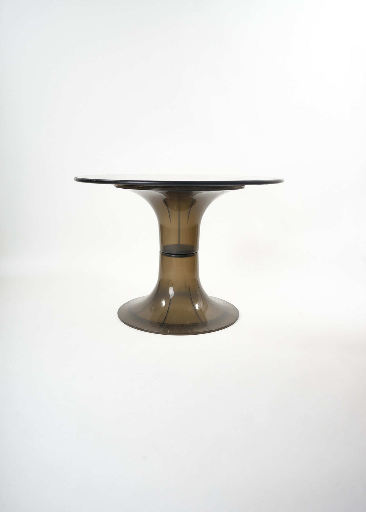 Treco-table-AvantGarde2000-FullRoom1135
