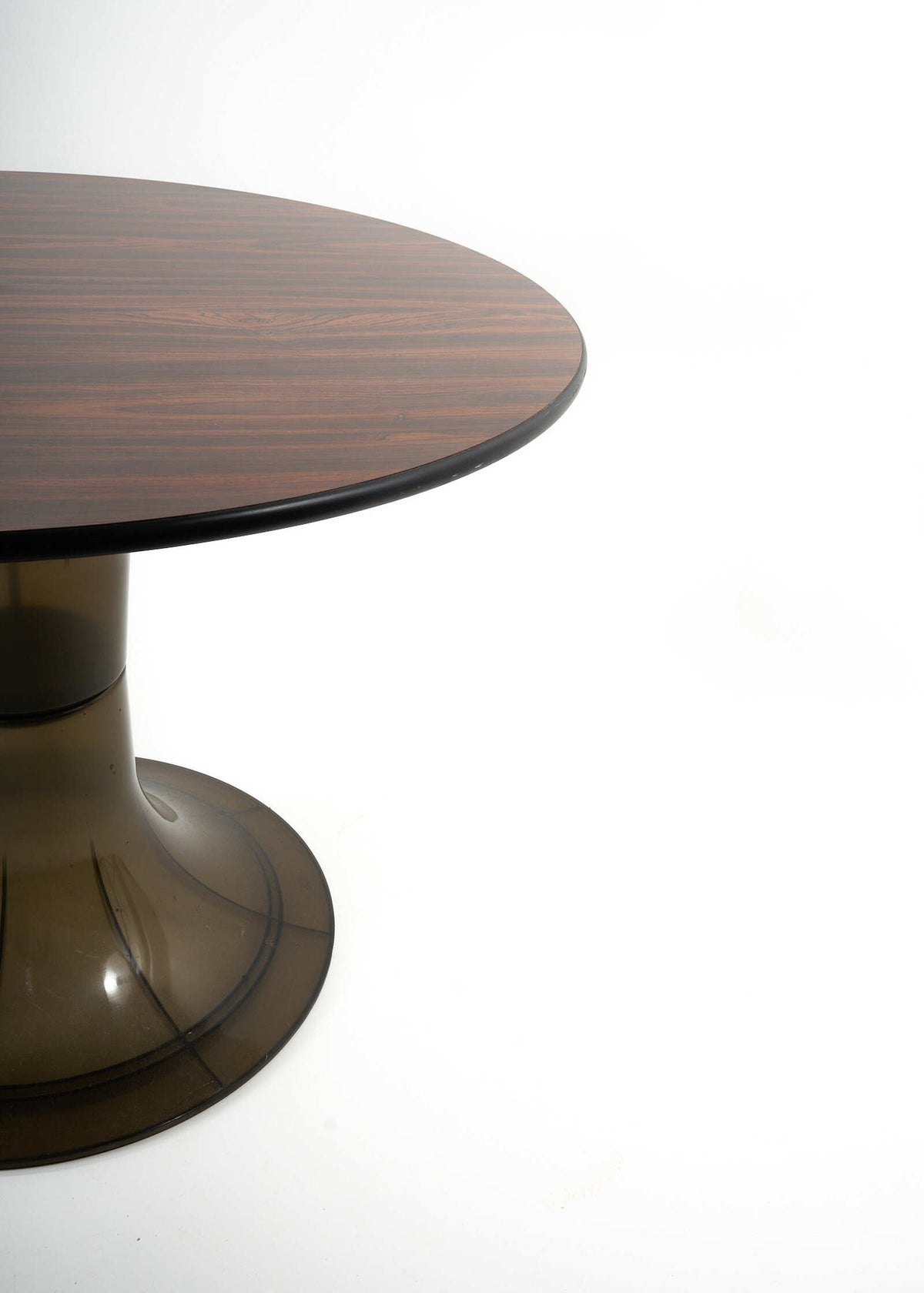 Treco-table-AvantGarde2000-FullRoom1395