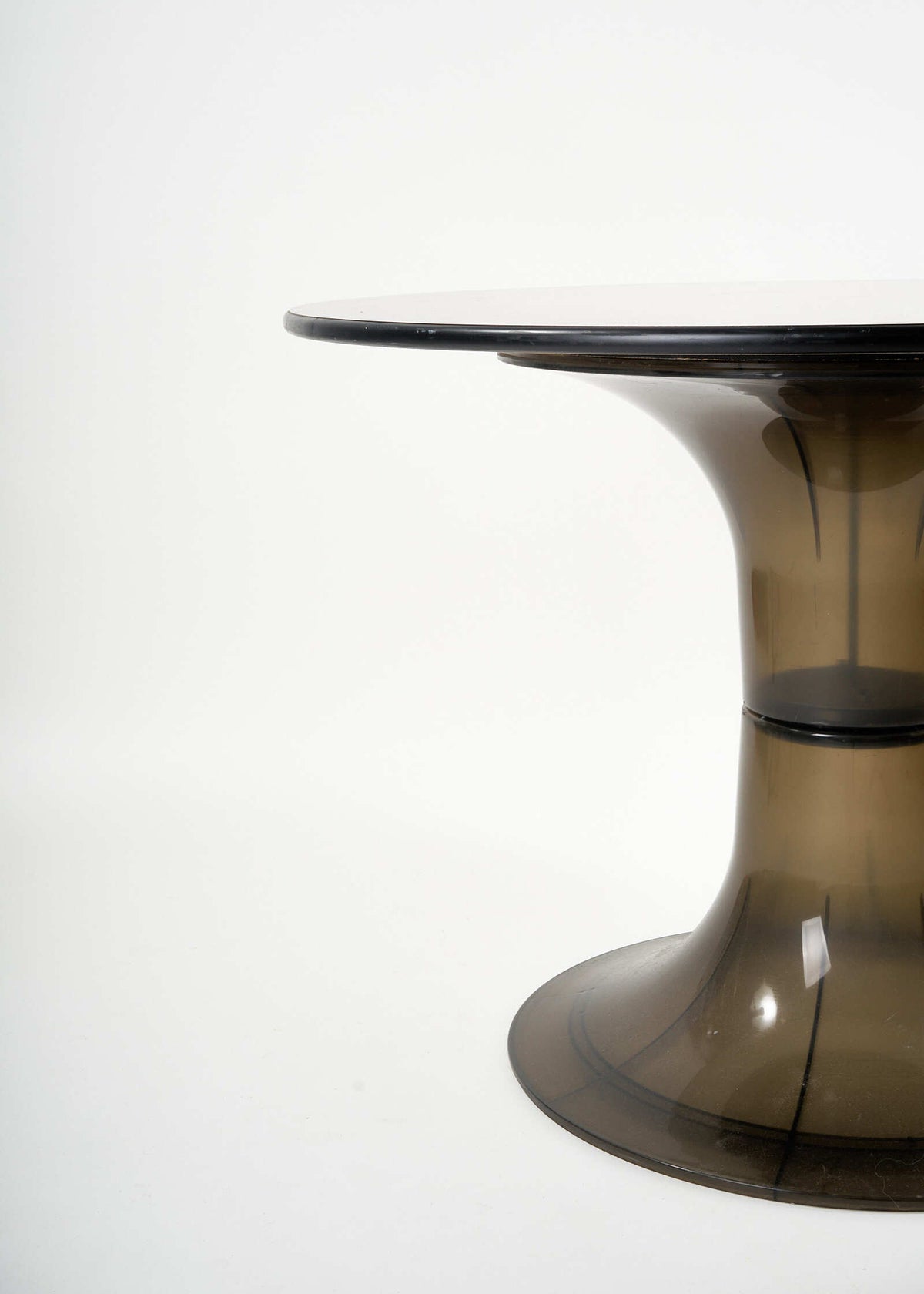 Treco-table-AvantGarde2000-FullRoom1656