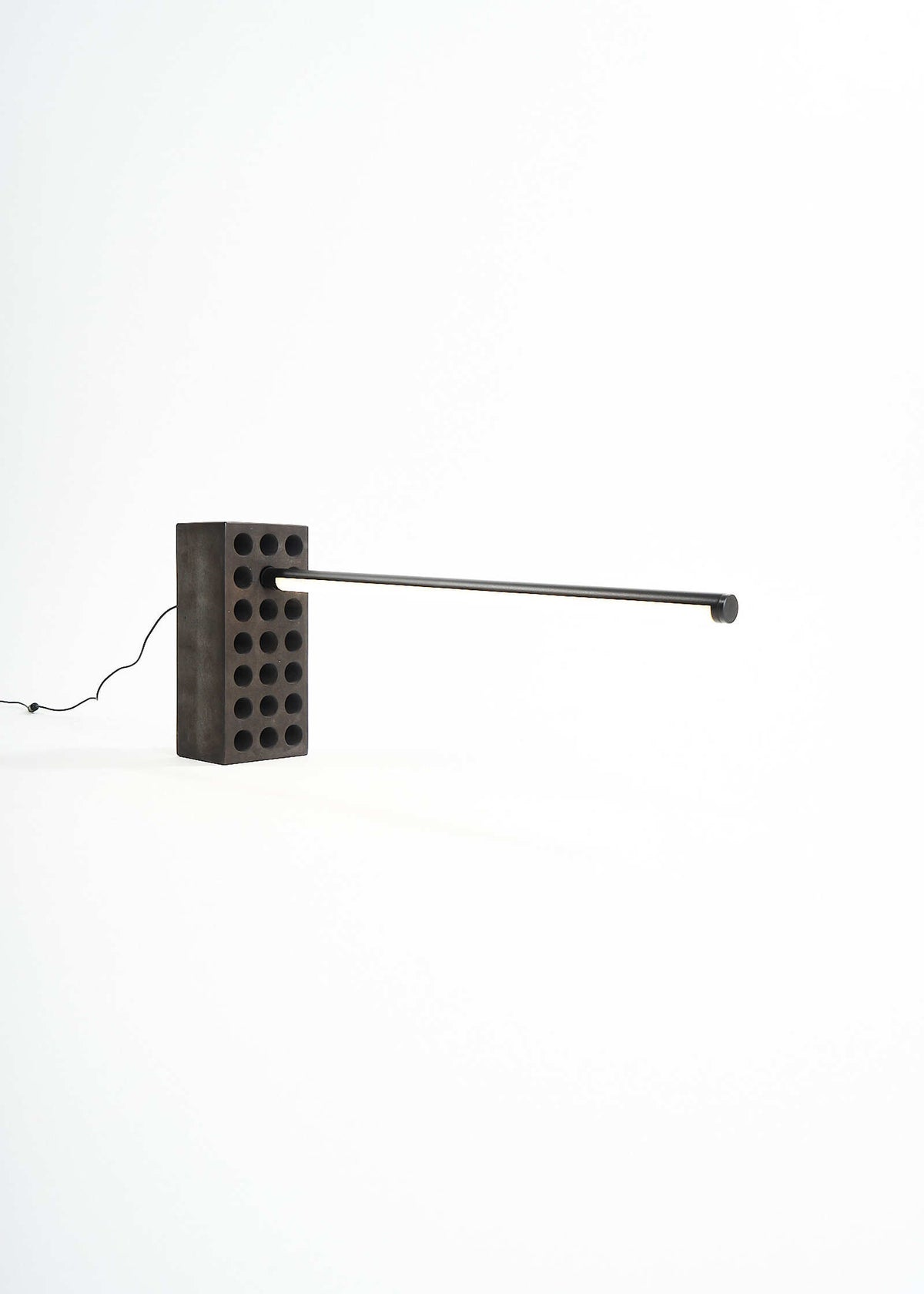 Brick-lamp-umbrashift-philippe-malouin-fullroom0512