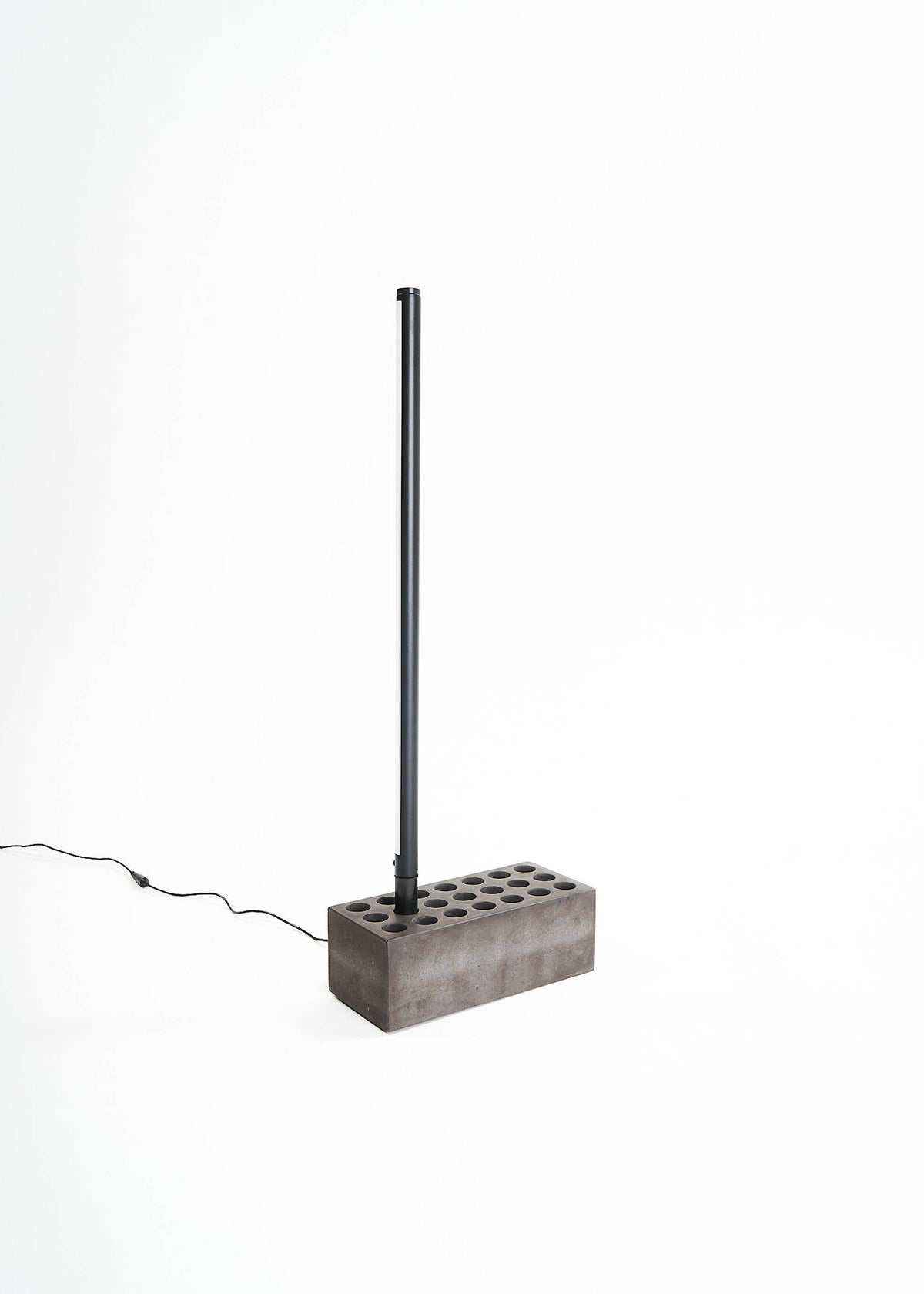 Brick-lamp-umbrashift-philippe-malouin-fullroom0519