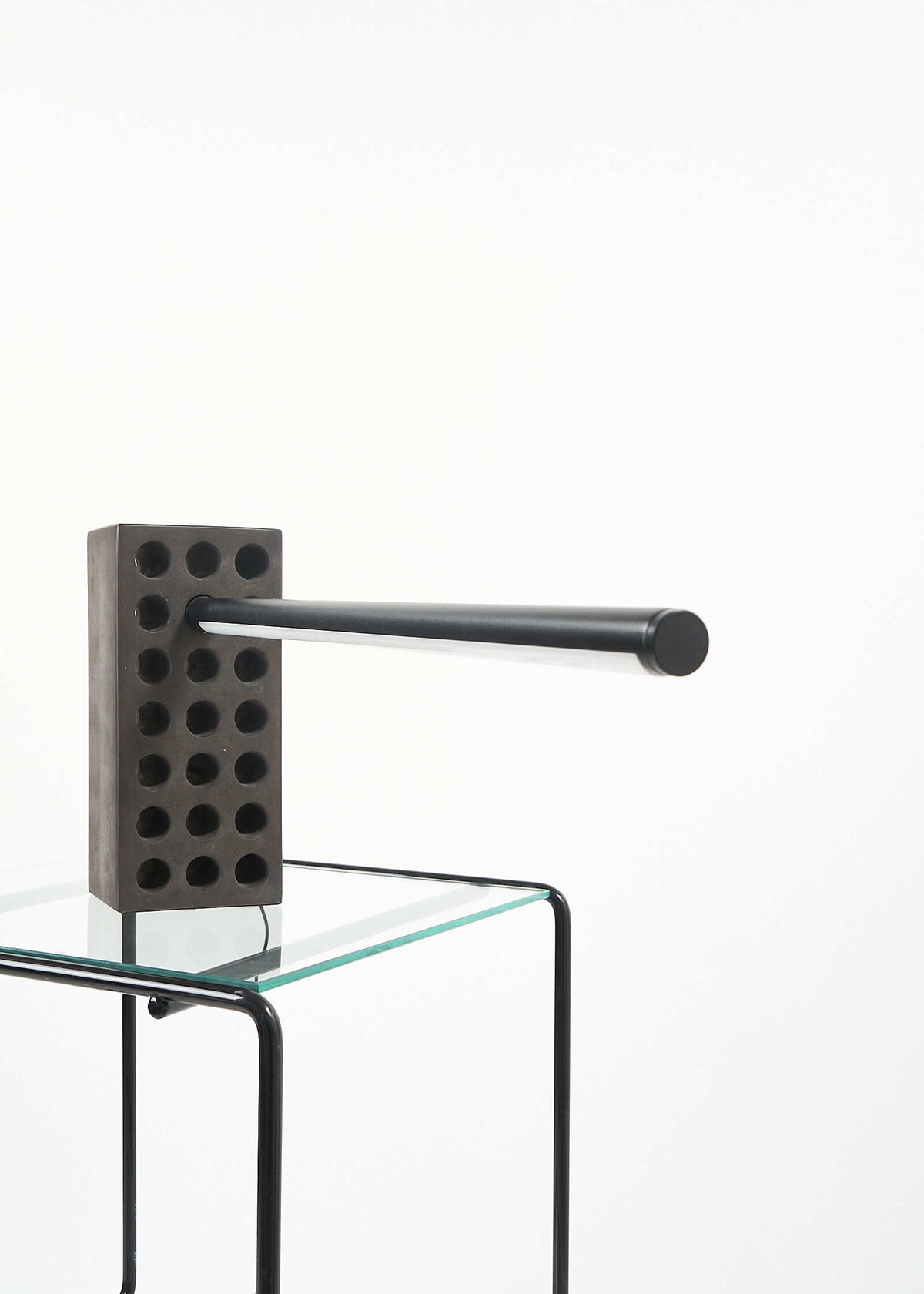 Brick-lamp-umbrashift-philippe-malouin-fullroom1338