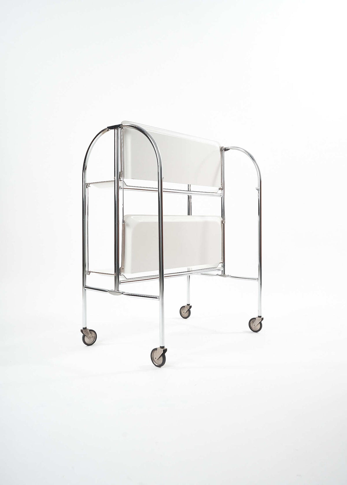 Bremshey-rolling-cart-full-room0264 1