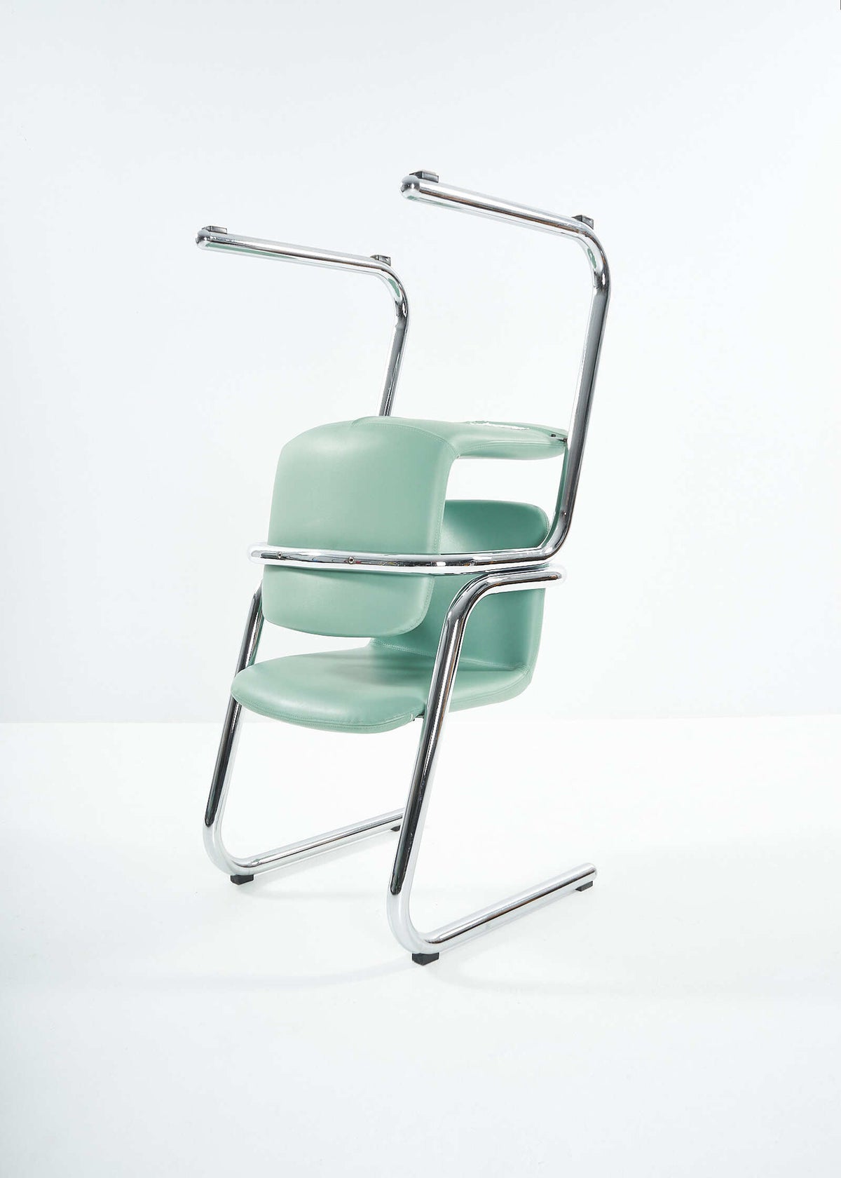 Kinetics-chairs-PhilipSalmon-HughHamilton-FullRoom1333