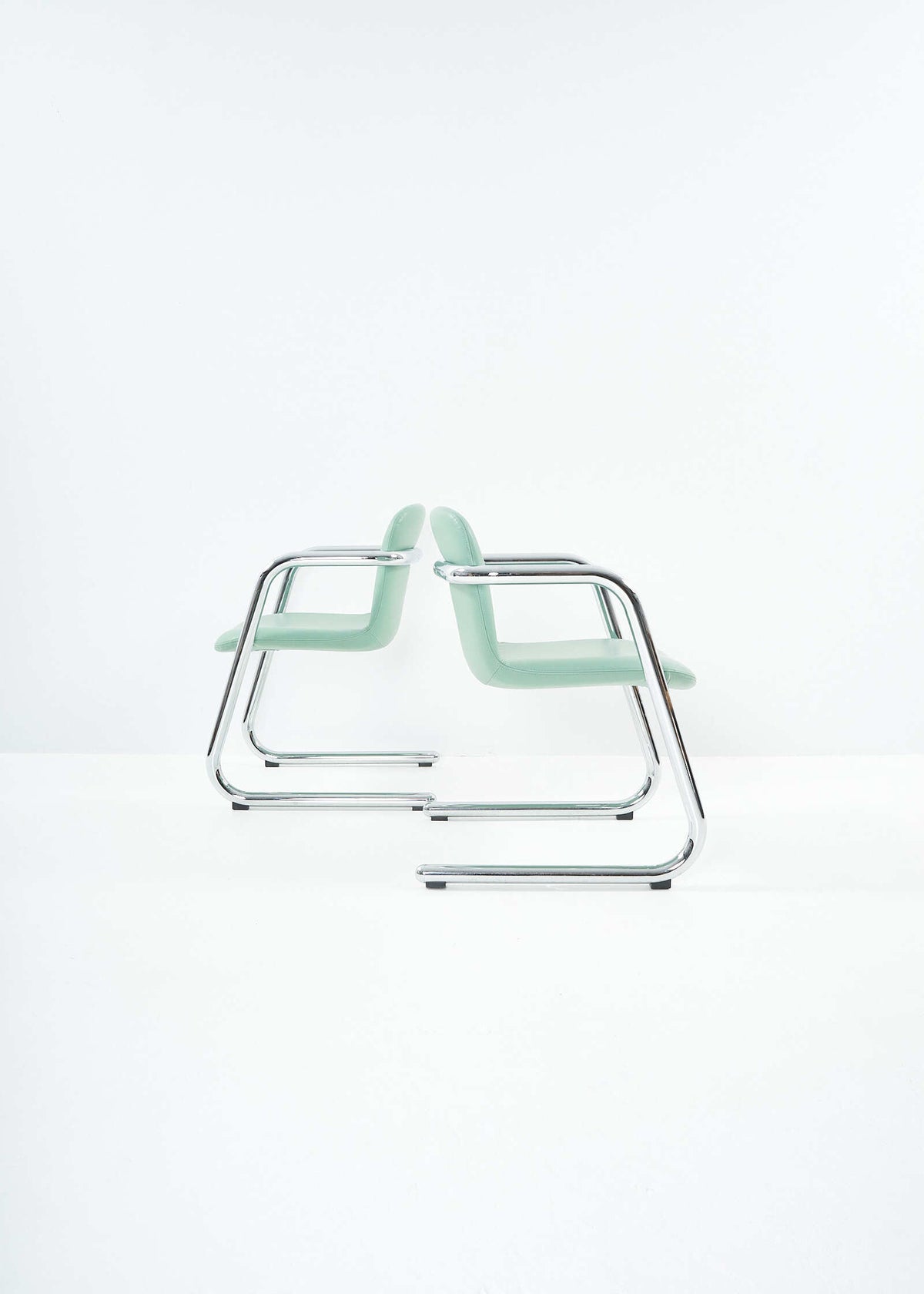Kinetics-chairs-PhilipSalmon-HughHamilton-FullRoom1348