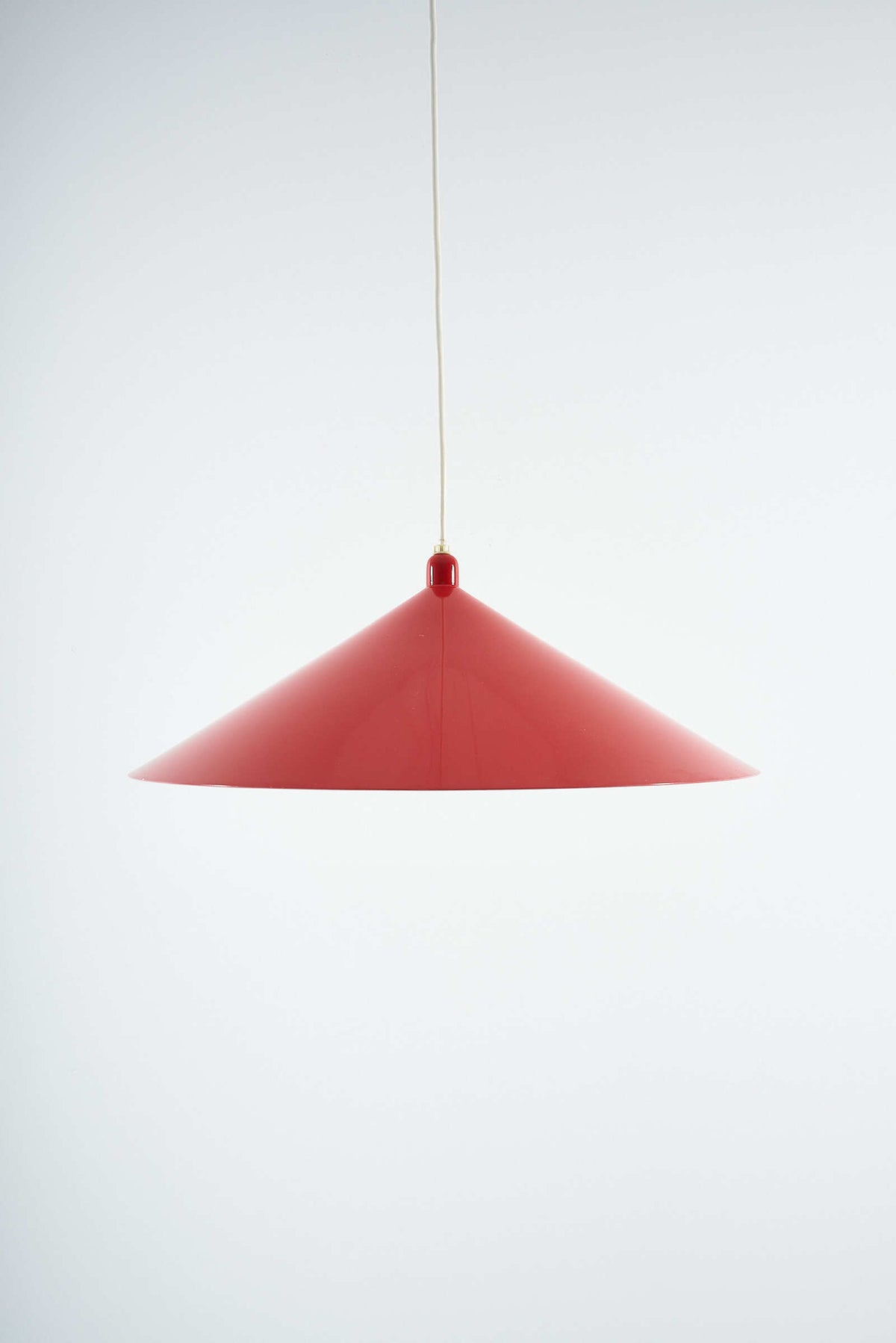 Red-Ikea-Lyskaer-Pendant-FullRoom2965