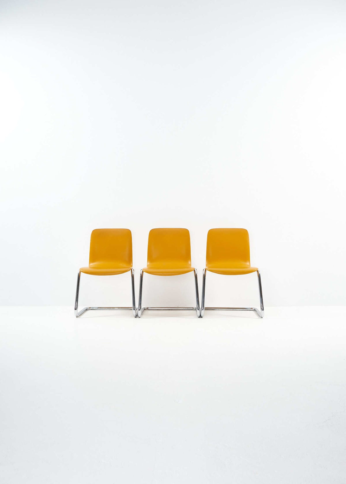 Cantilever-Kinetics-Chairs-PhilipSalmon-HughHamilton-FullRoom1621