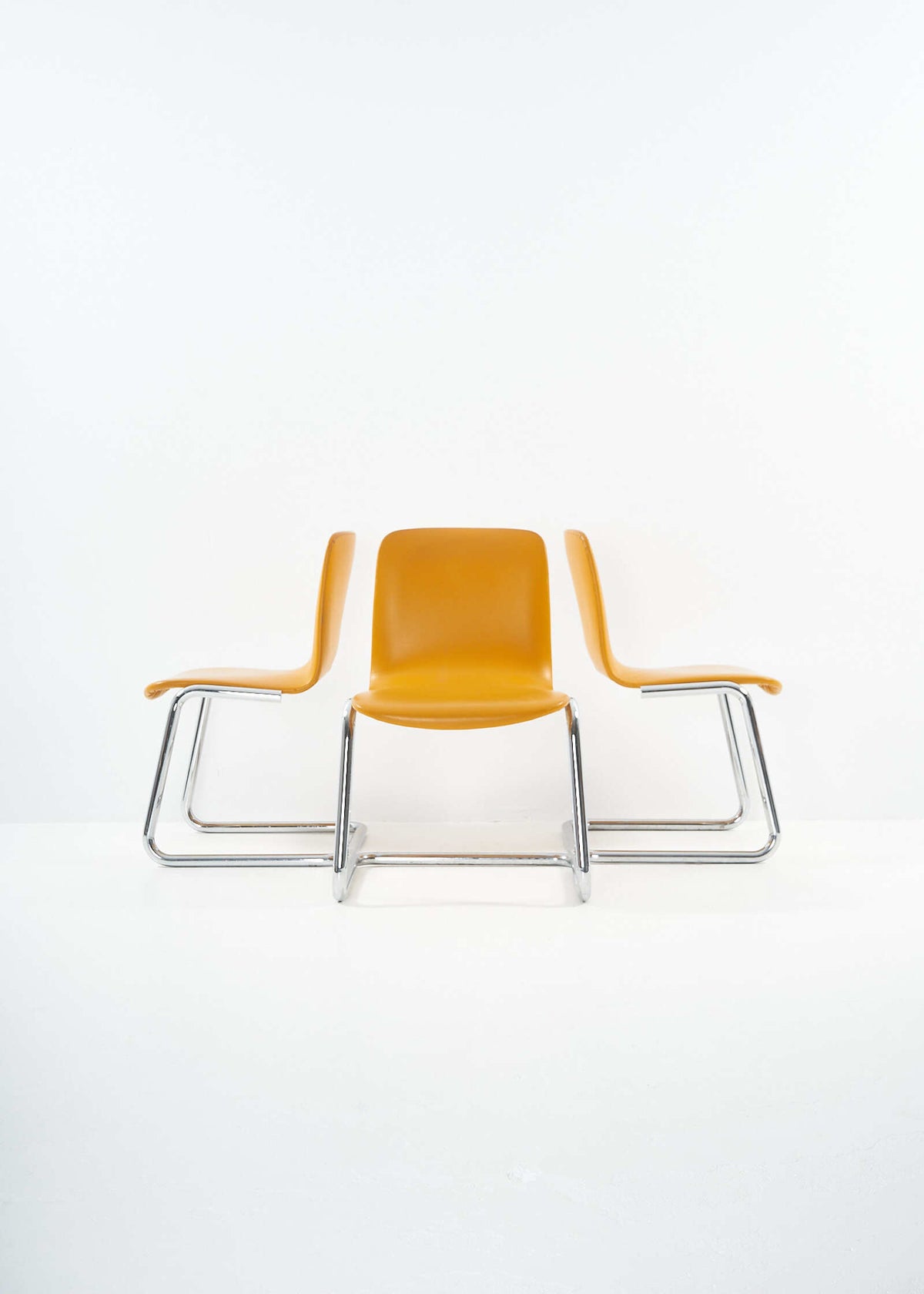 Cantilever-Kinetics-Chairs-PhilipSalmon-HughHamilton-FullRoom1884