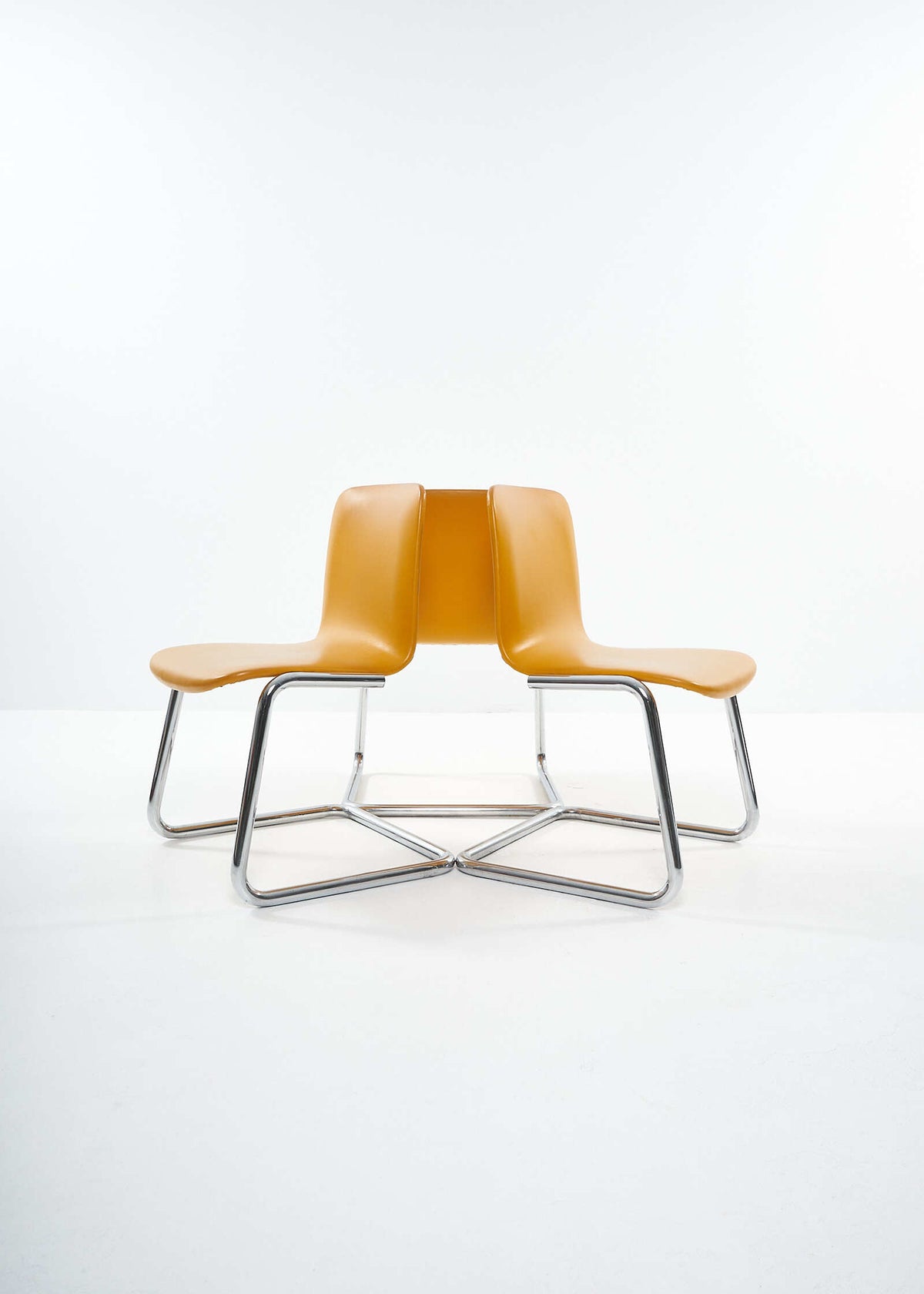 Cantilever-Kinetics-Chairs-PhilipSalmon-HughHamilton-FullRoom2174