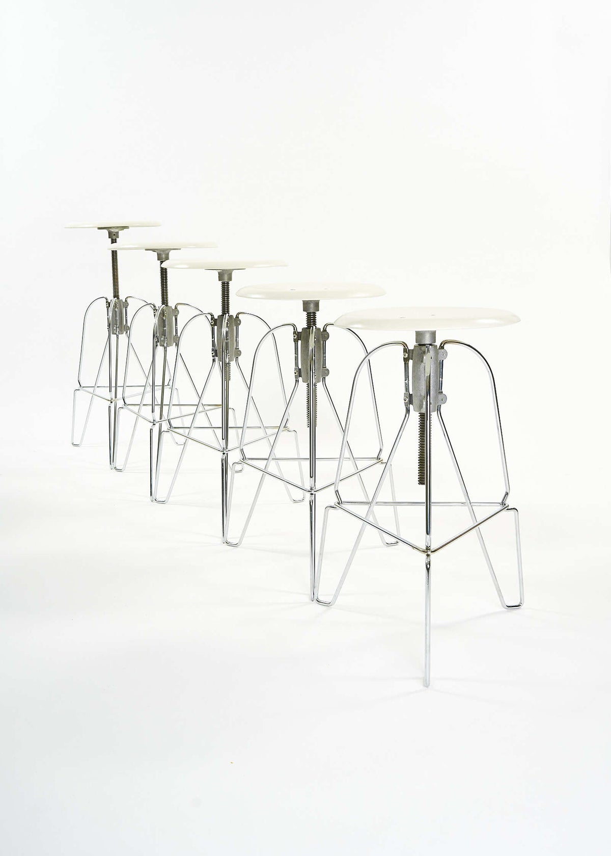 ModelSix-Jeff-Covey-stool-HermanMiller-FullRoom2694