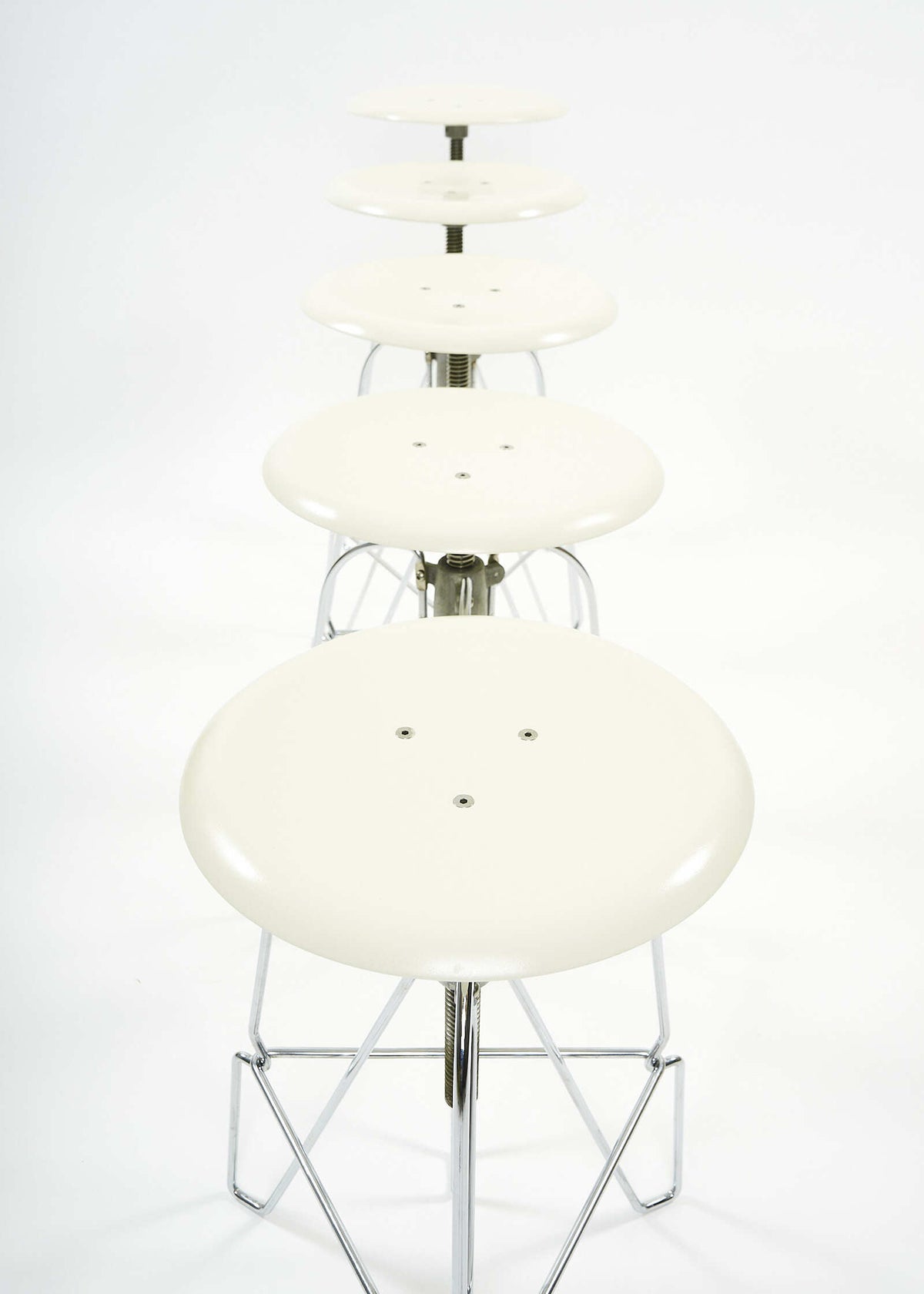 ModelSix-Jeff-Covey-stool-HermanMiller-FullRoom2708