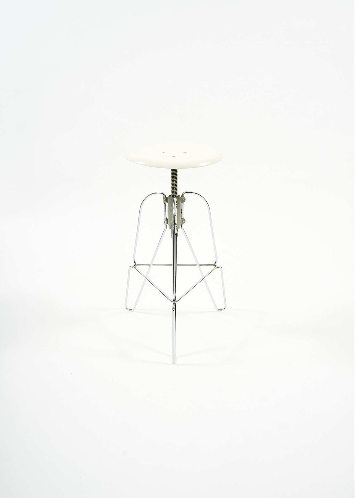 ModelSix-Jeff-Covey-stool-HermanMiller-FullRoom2713