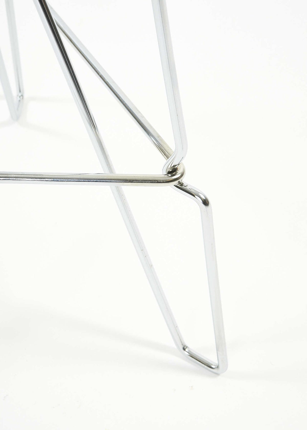 ModelSix-Jeff-Covey-stool-HermanMiller-FullRoom2723