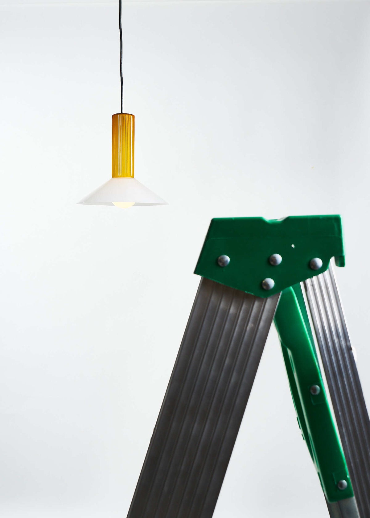 DeMajo-Murano-Glass-Pendant-FullRoom0305