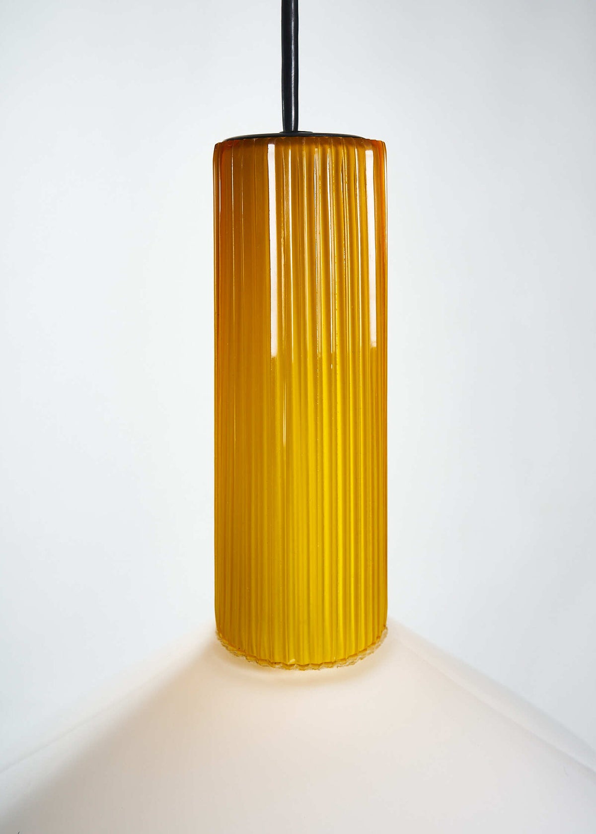DeMajo-Murano-Glass-Pendant-FullRoom0310