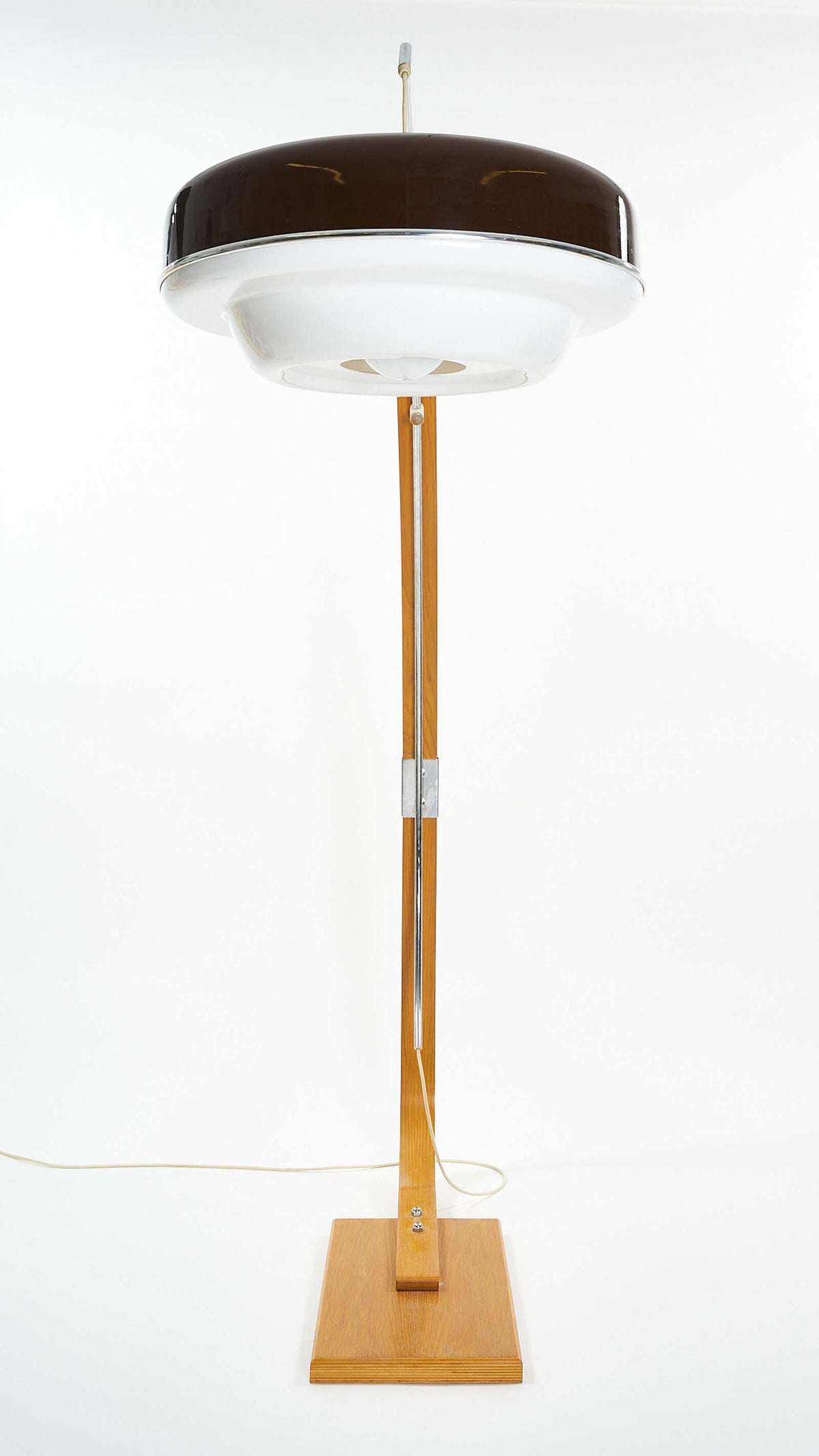 Galaxi-Arch-lamp-vintage-FullRoom2170