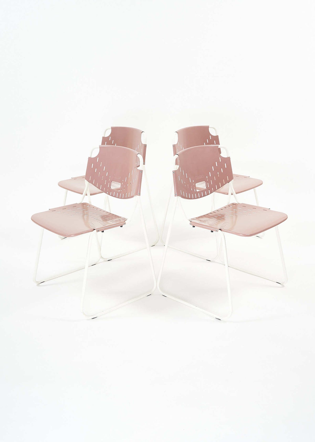 Dallas-chair-Kinetics-Paolo-Favaretto-FullRoom0273