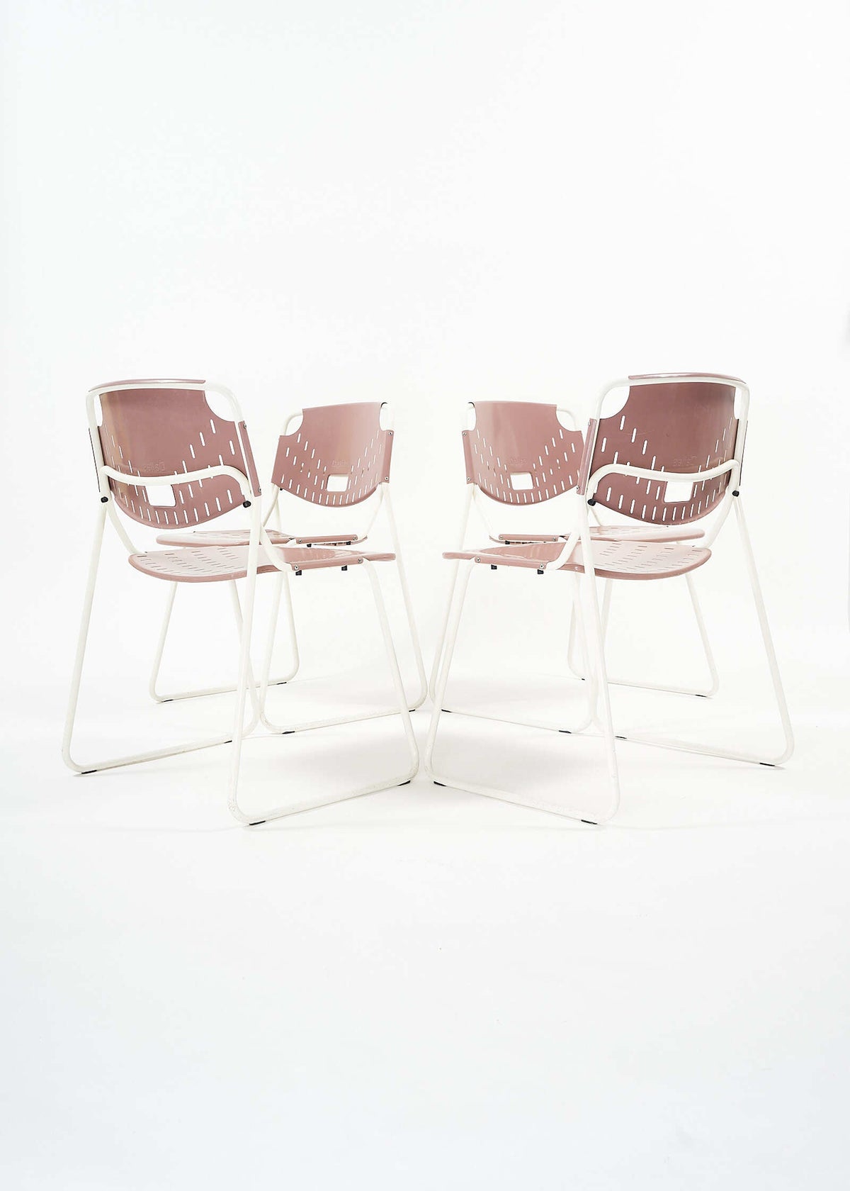 Dallas-chair-Kinetics-Paolo-Favaretto-FullRoom0534