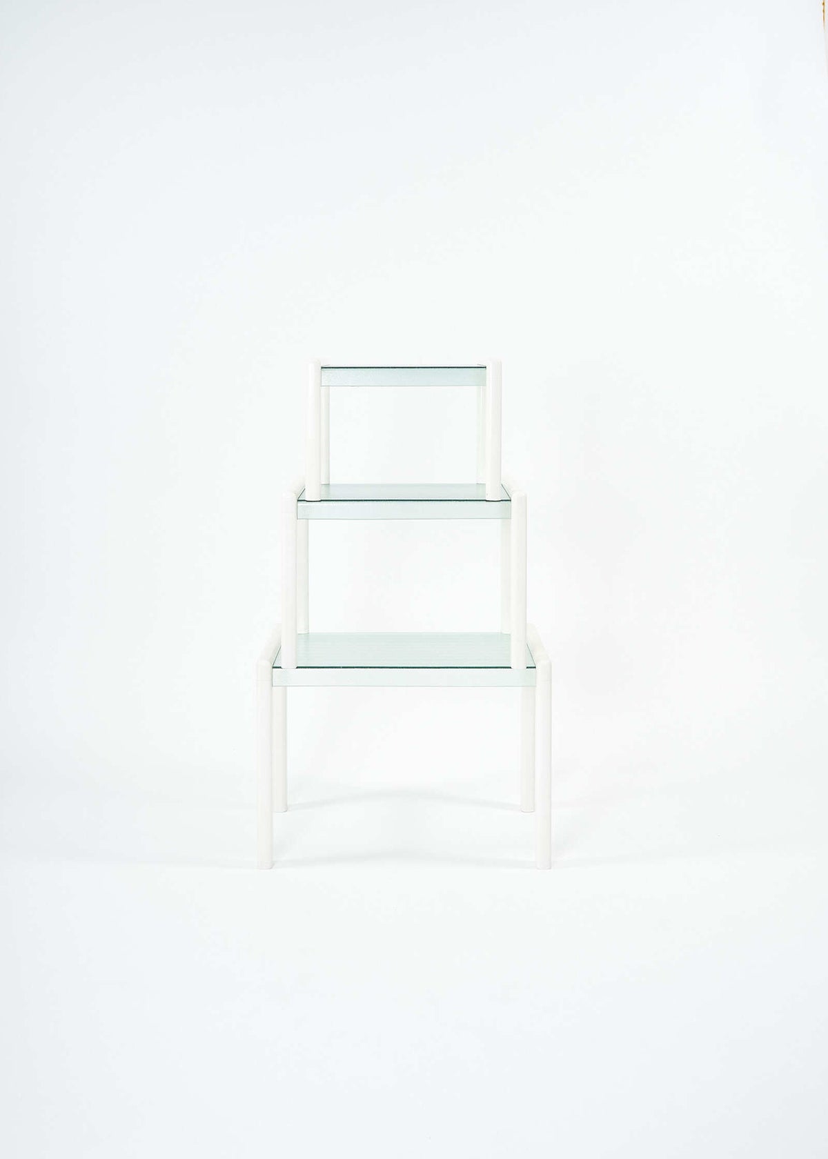 Nesting-tables-gigognes-glass-FullRoom3858