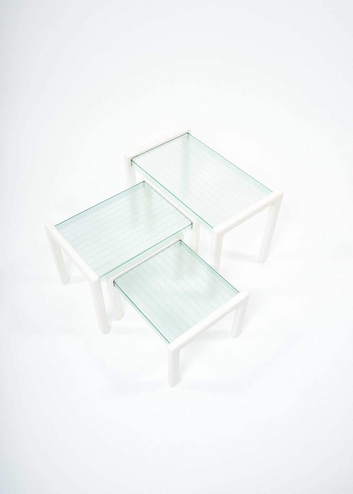 Nesting-tables-gigognes-glass-FullRoom4127