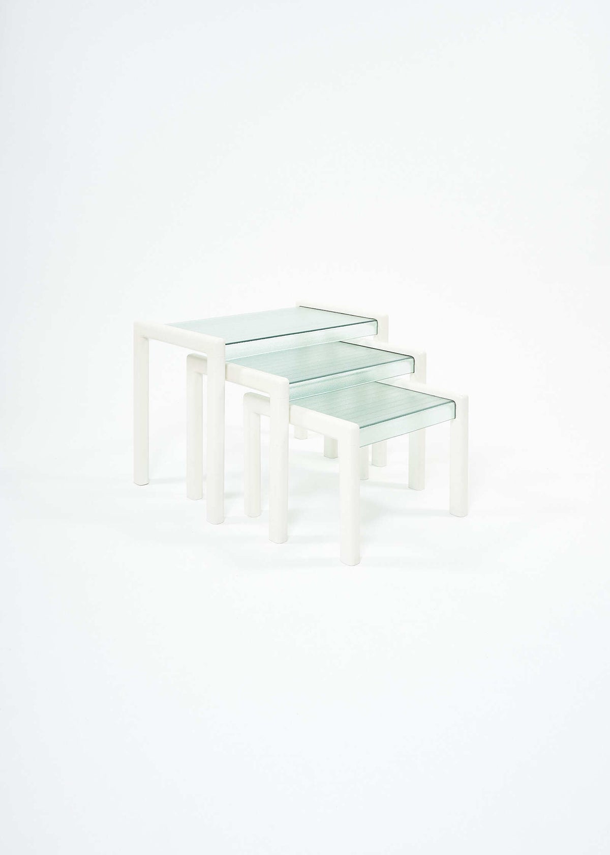 Nesting-tables-gigognes-glass-FullRoom4407